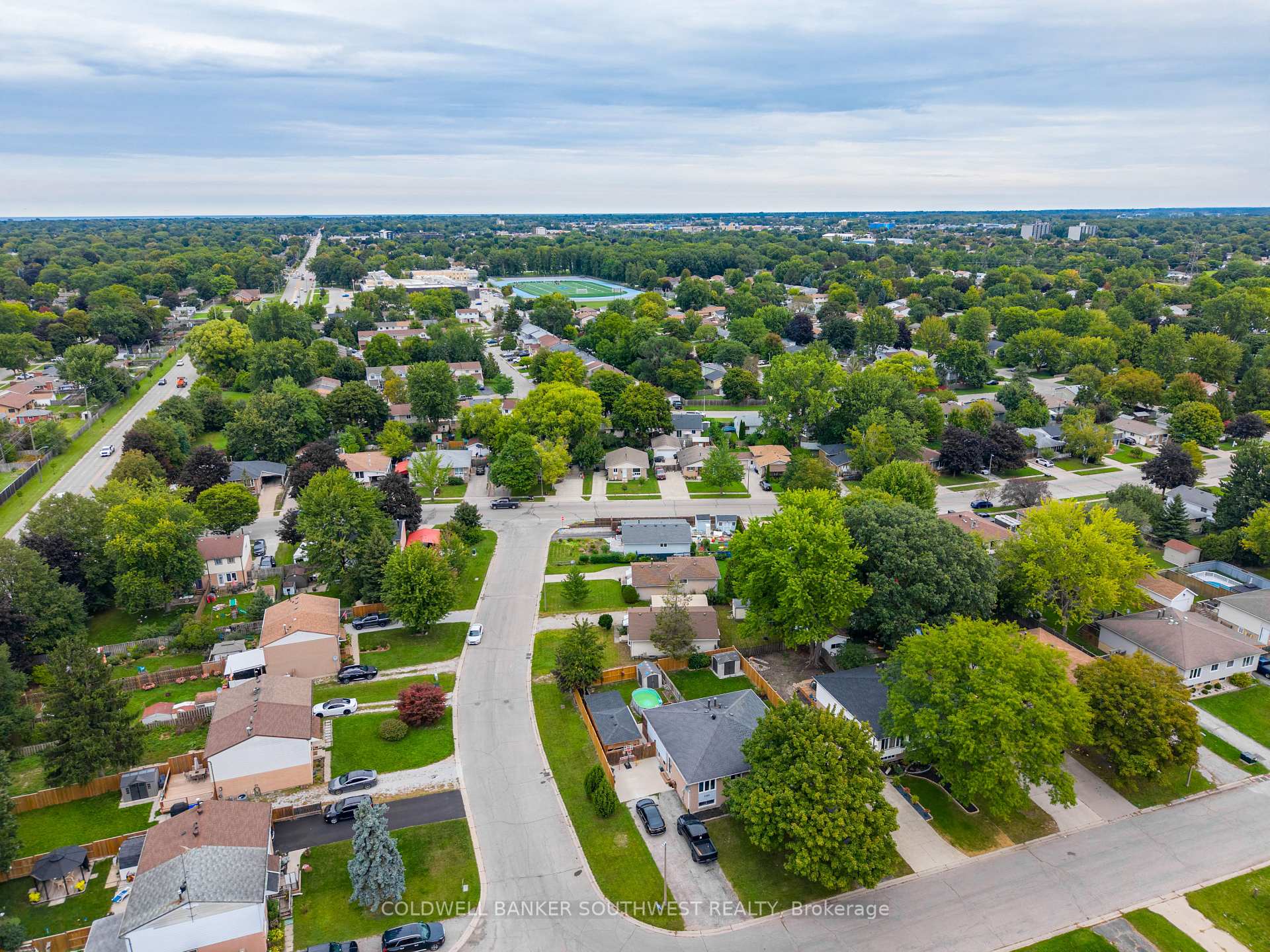 Photo 24 of 1104 Overlea Crescent, Sarnia — HOMEH