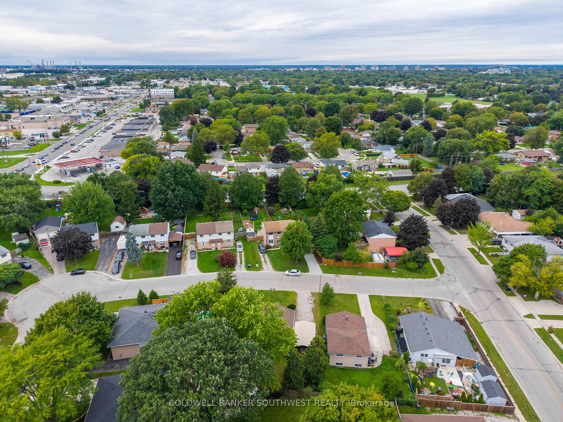 Photo 25 of 1104 Overlea Crescent, Sarnia — HOMEH