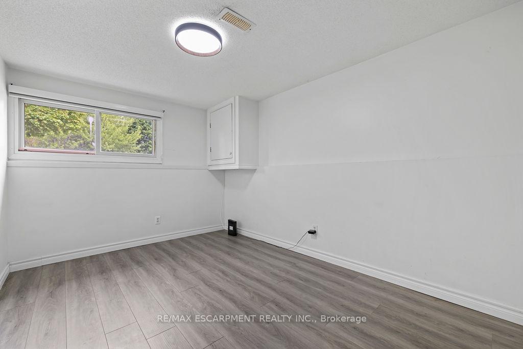 Photo 6 of 24 Tara Crescent, Thorold, Confederation Heights — HOMEH