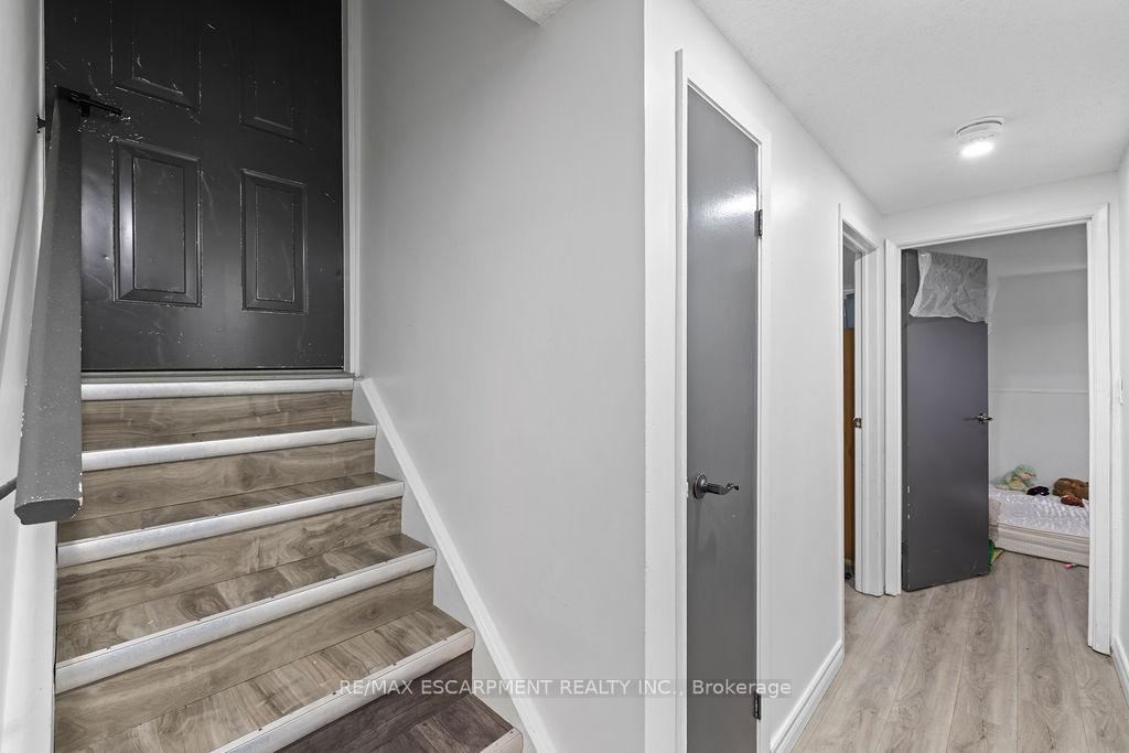 Photo 12 of 24 Tara Crescent, Thorold, Confederation Heights — HOMEH