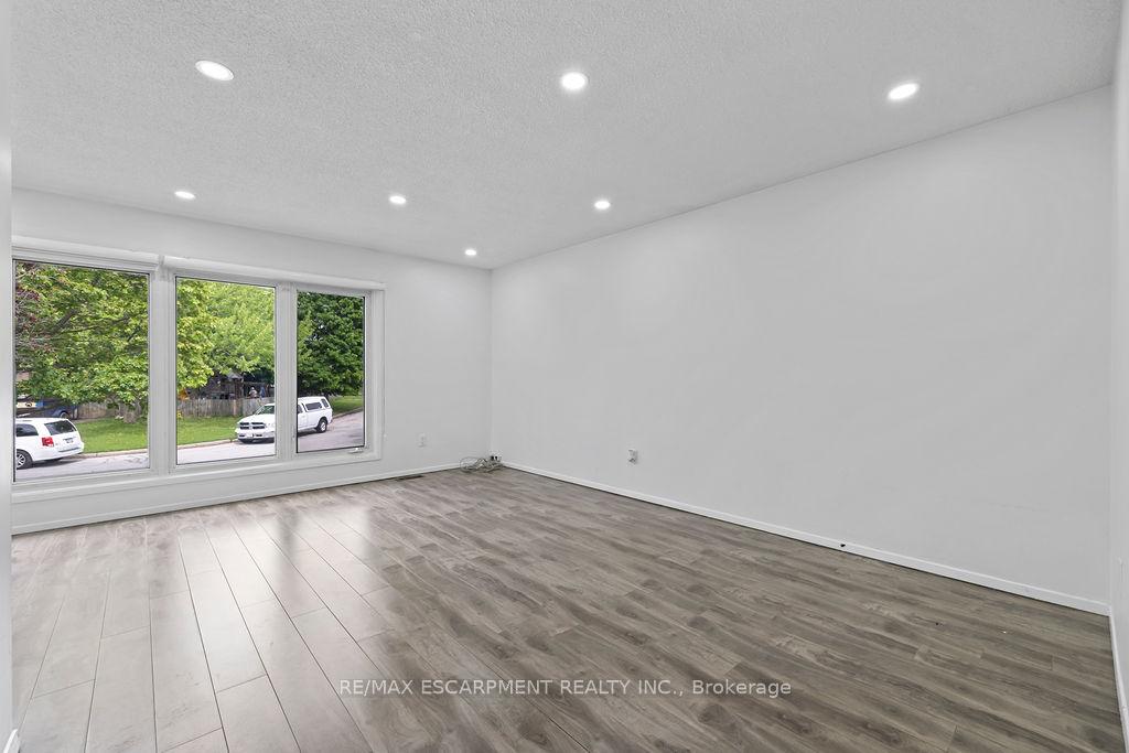 Photo 17 of 24 Tara Crescent, Thorold, Confederation Heights — HOMEH