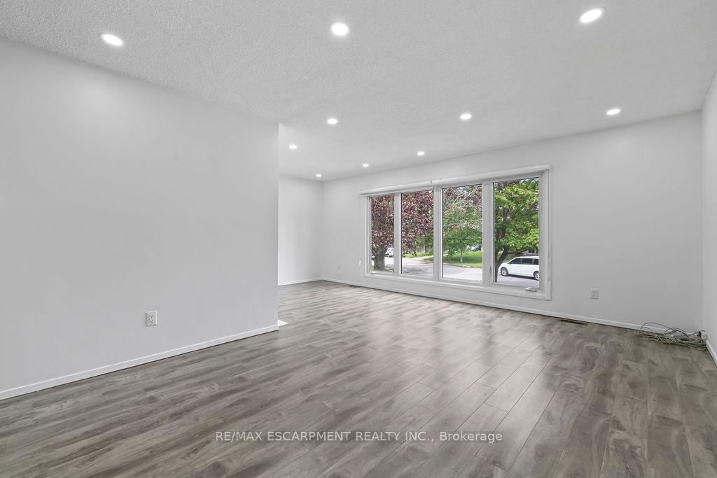 Photo 18 of 24 Tara Crescent, Thorold, Confederation Heights — HOMEH