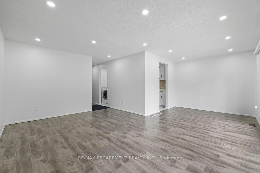 Photo 19 of 24 Tara Crescent, Thorold, Confederation Heights — HOMEH