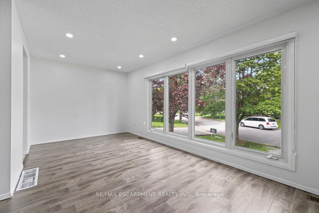 Photo 20 of 24 Tara Crescent, Thorold, Confederation Heights — HOMEH