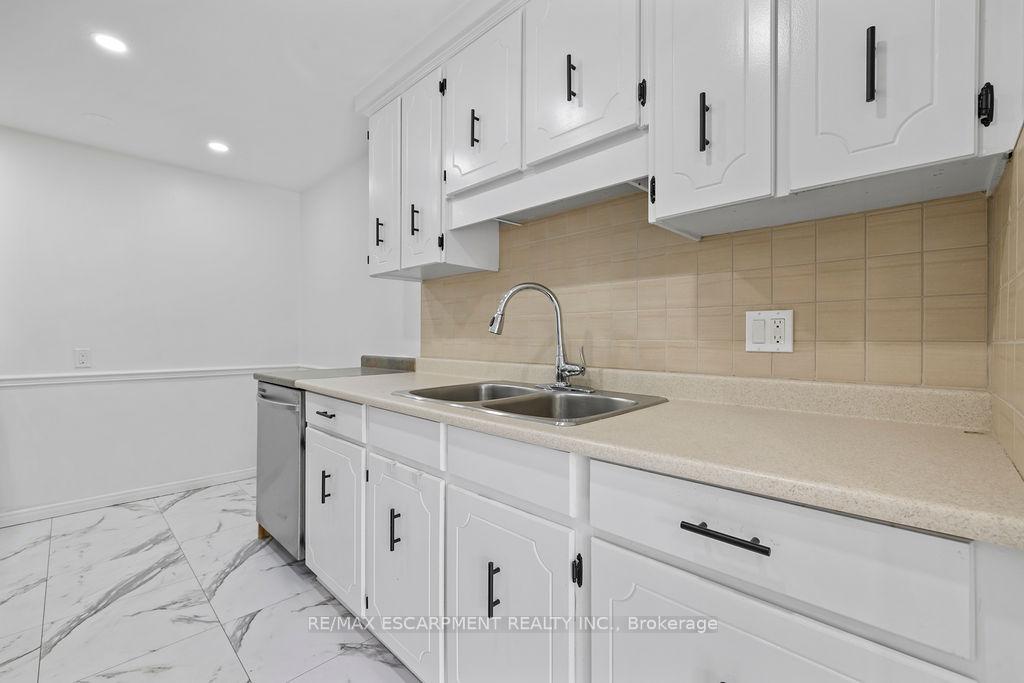 Photo 21 of 24 Tara Crescent, Thorold, Confederation Heights — HOMEH