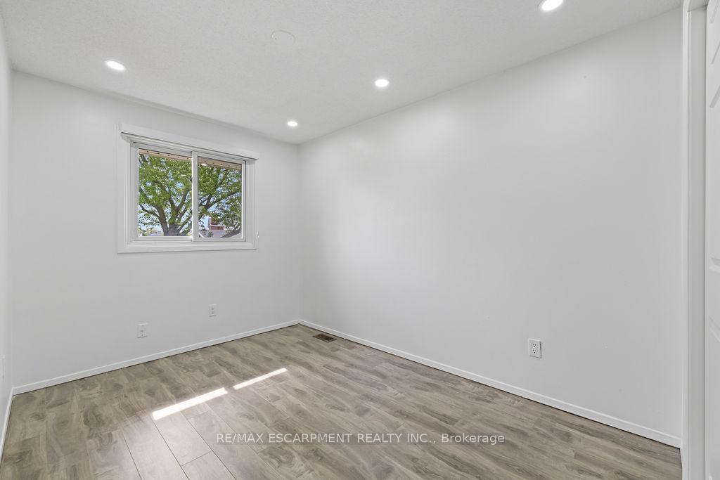 Photo 25 of 24 Tara Crescent, Thorold, Confederation Heights — HOMEH