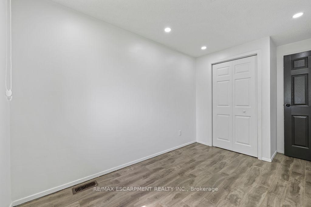Photo 26 of 24 Tara Crescent, Thorold, Confederation Heights — HOMEH