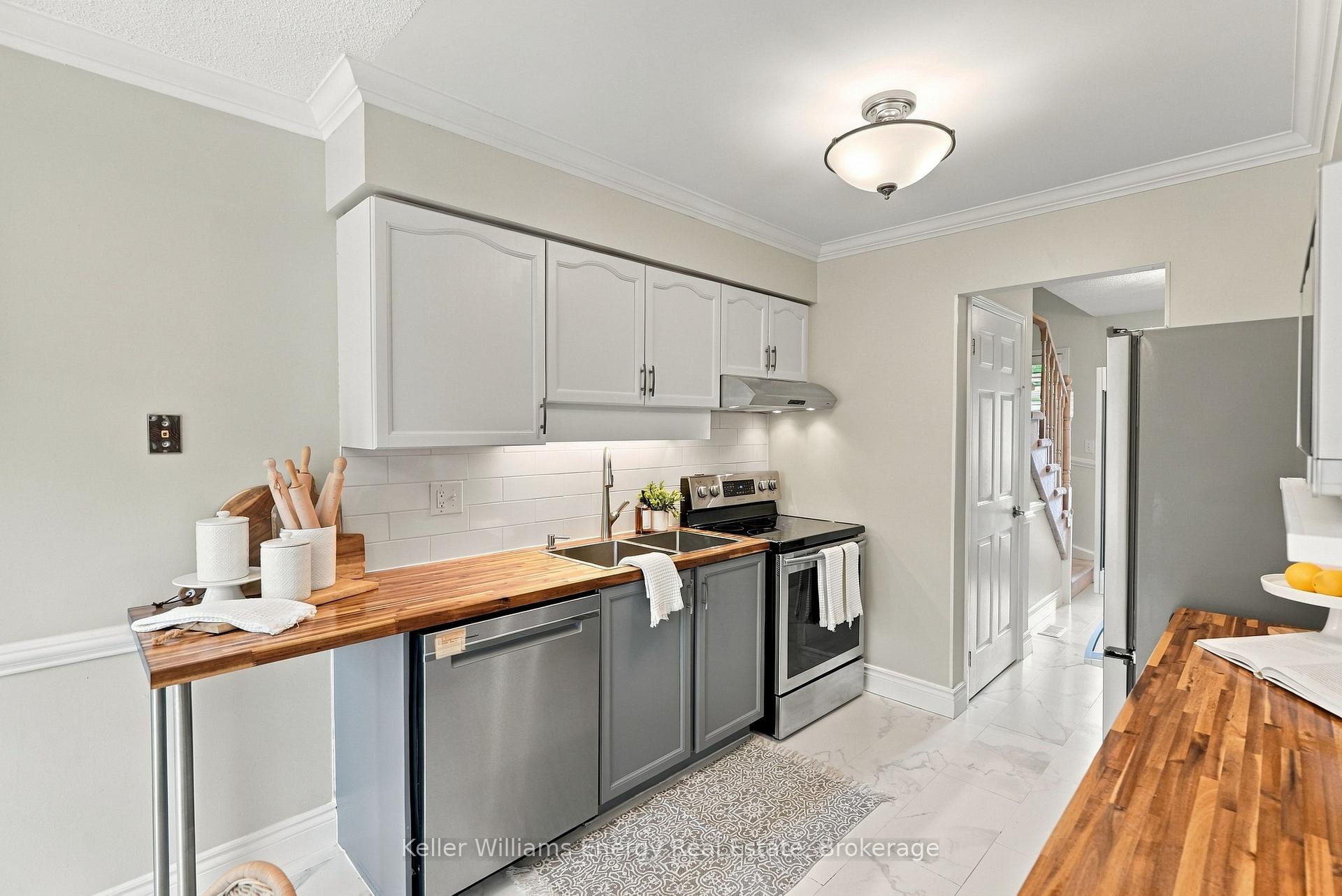 Photo 10 of 20 Caleche Avenue, Clarington, Courtice — HOMEH