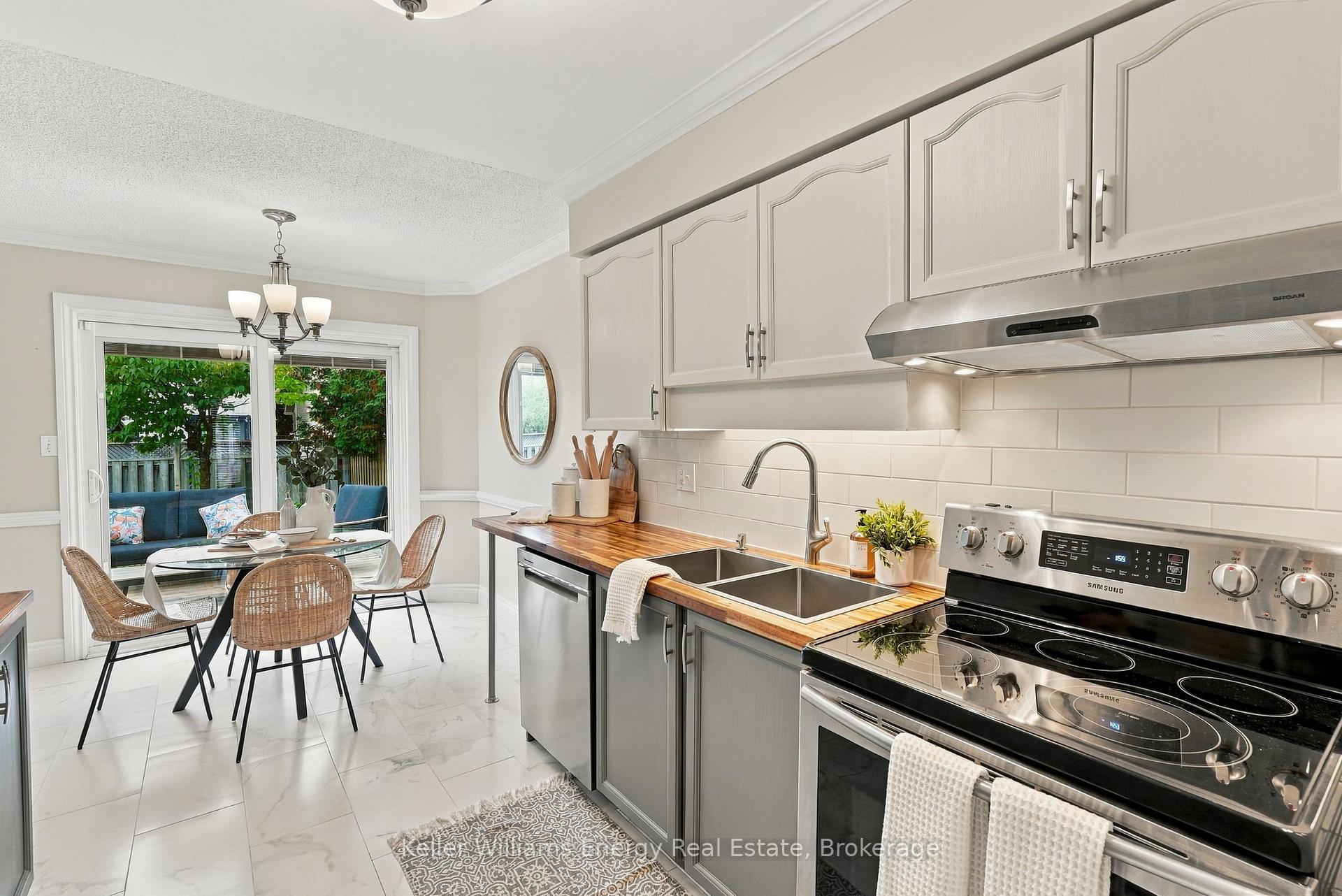 Photo 11 of 20 Caleche Avenue, Clarington, Courtice — HOMEH
