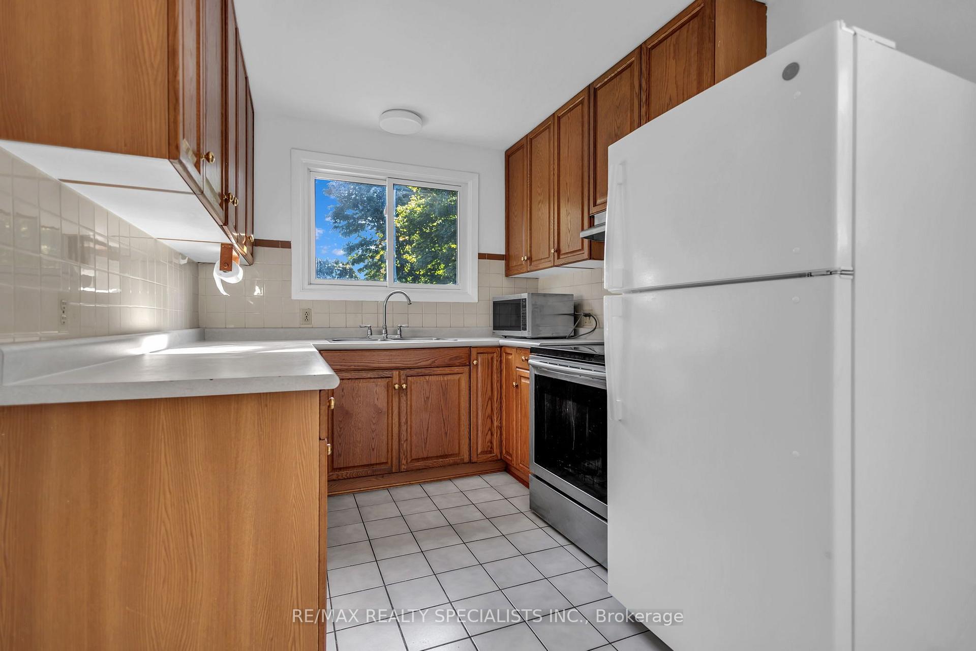 Photo 10 of 27 Toulon Crescent, London, East I — HOMEH