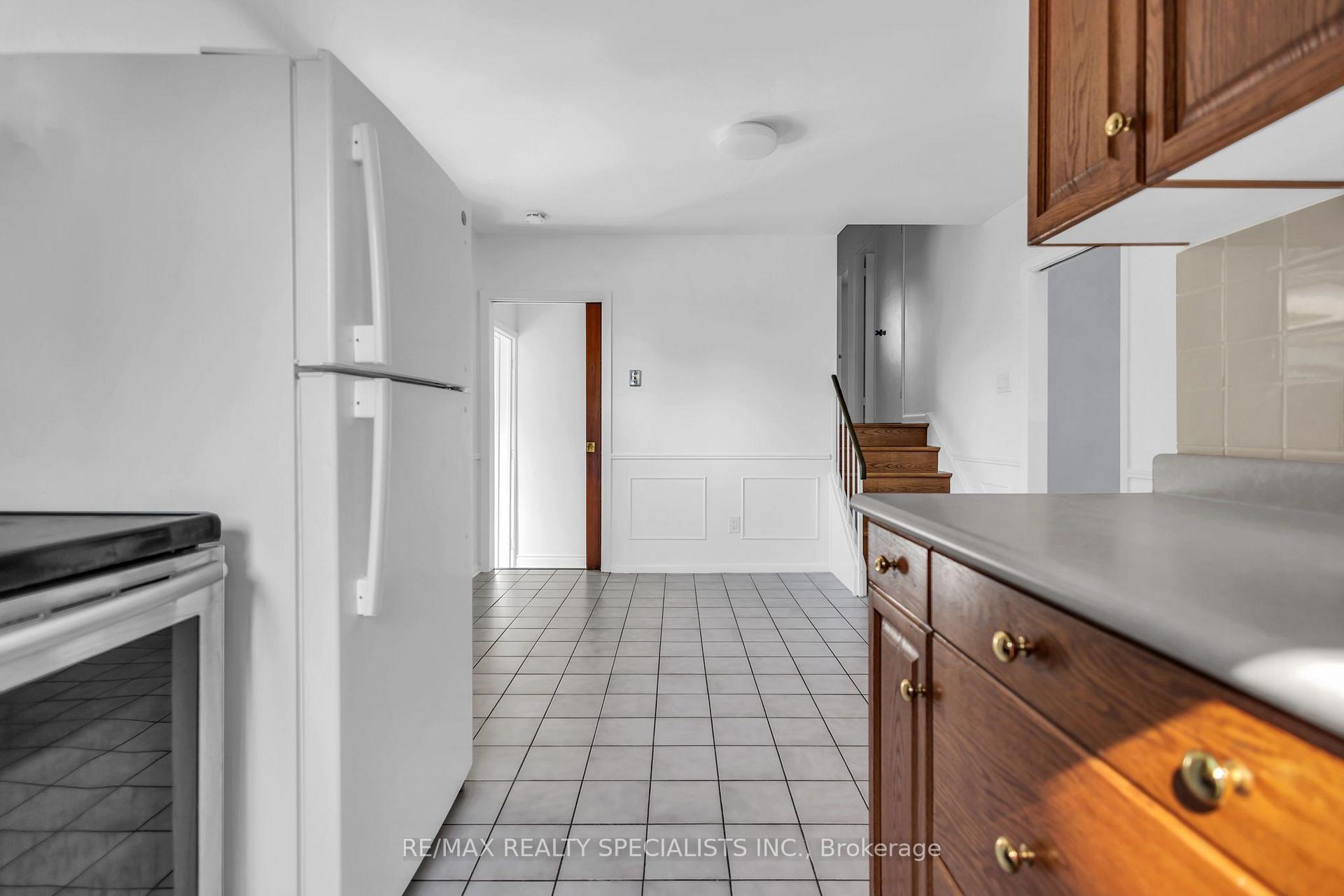 Photo 13 of 27 Toulon Crescent, London, East I — HOMEH