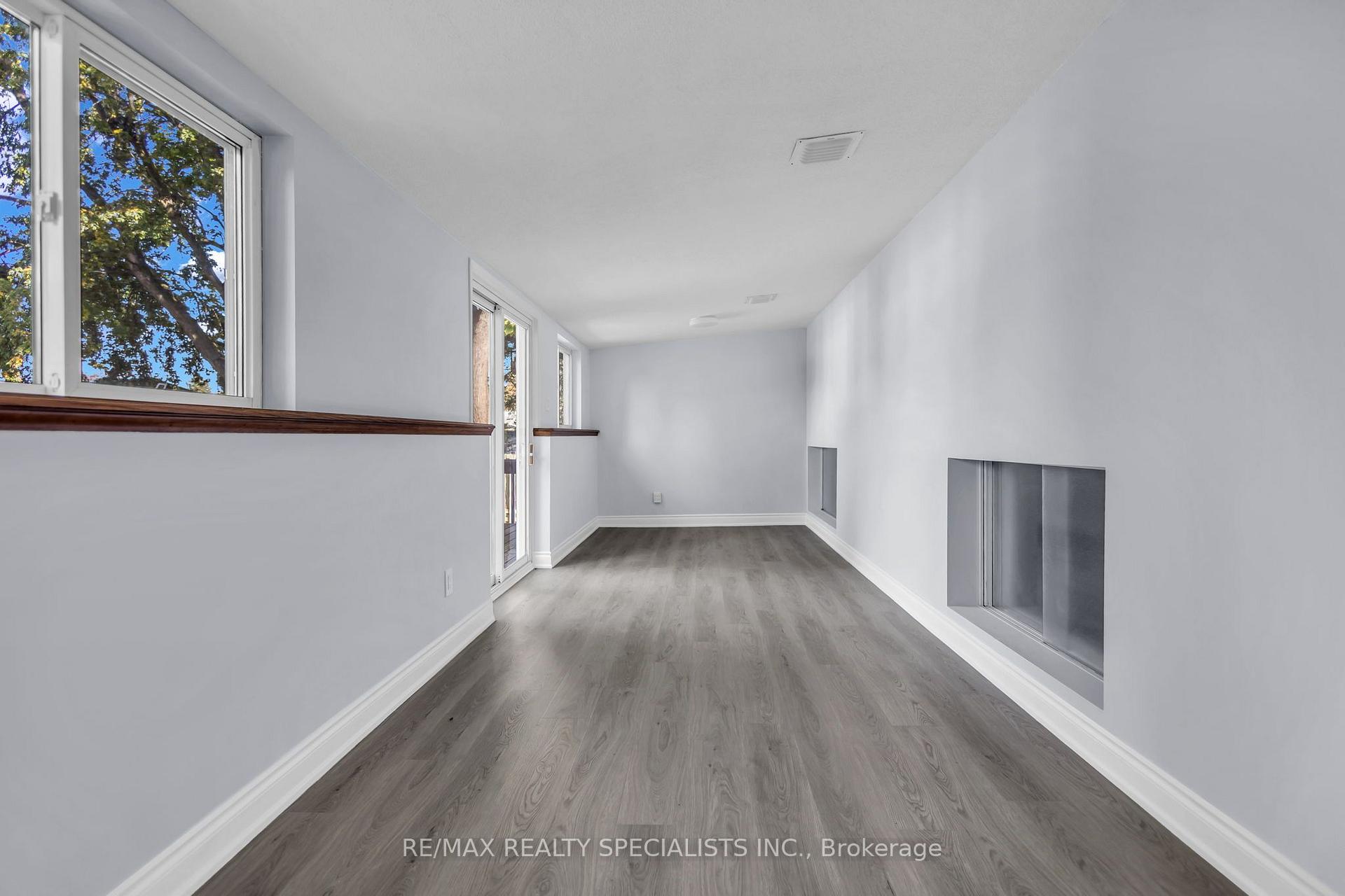 Photo 17 of 27 Toulon Crescent, London, East I — HOMEH
