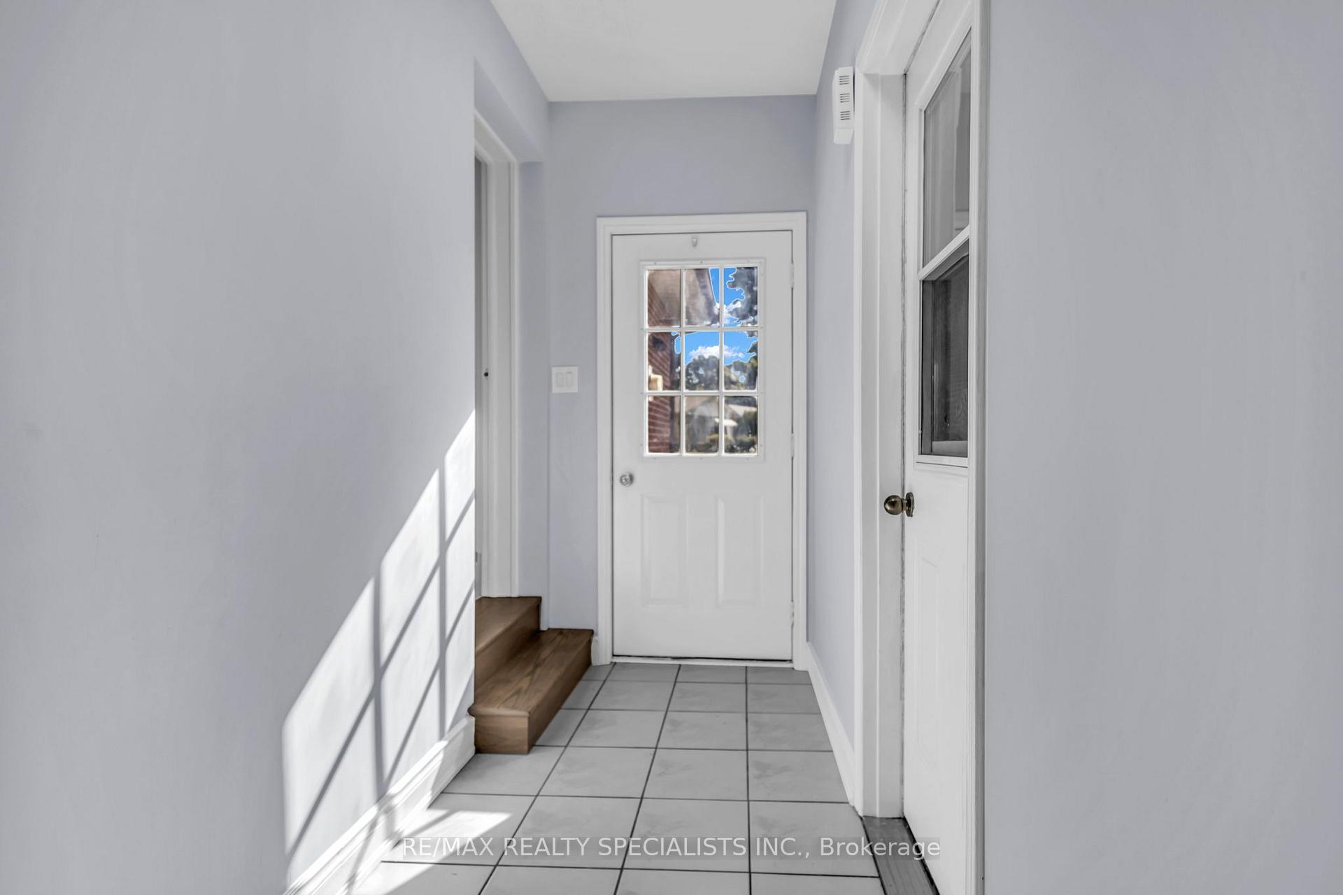 Photo 18 of 27 Toulon Crescent, London, East I — HOMEH