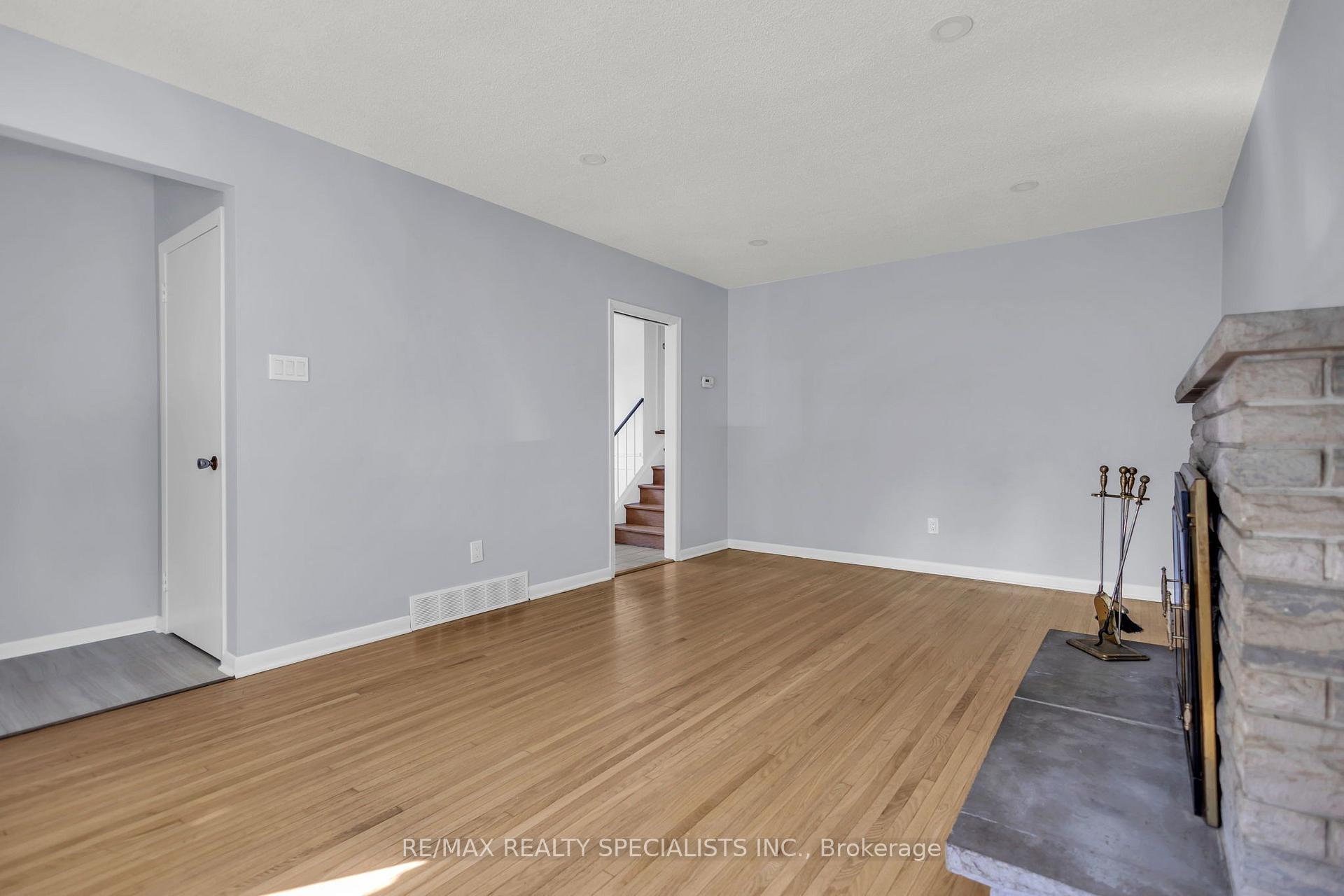 Photo 28 of 27 Toulon Crescent, London, East I — HOMEH