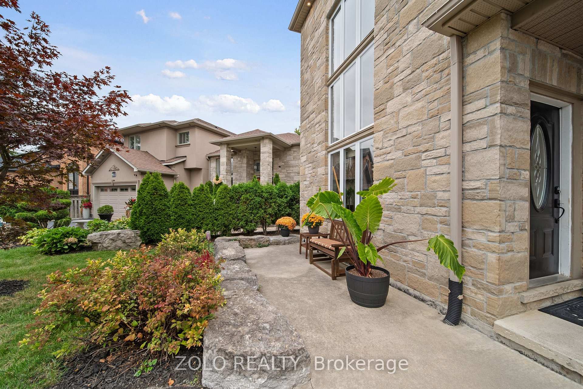 Photo 11 of 6911B Hickling Crescent, Mississauga, Meadowvale — HOMEH