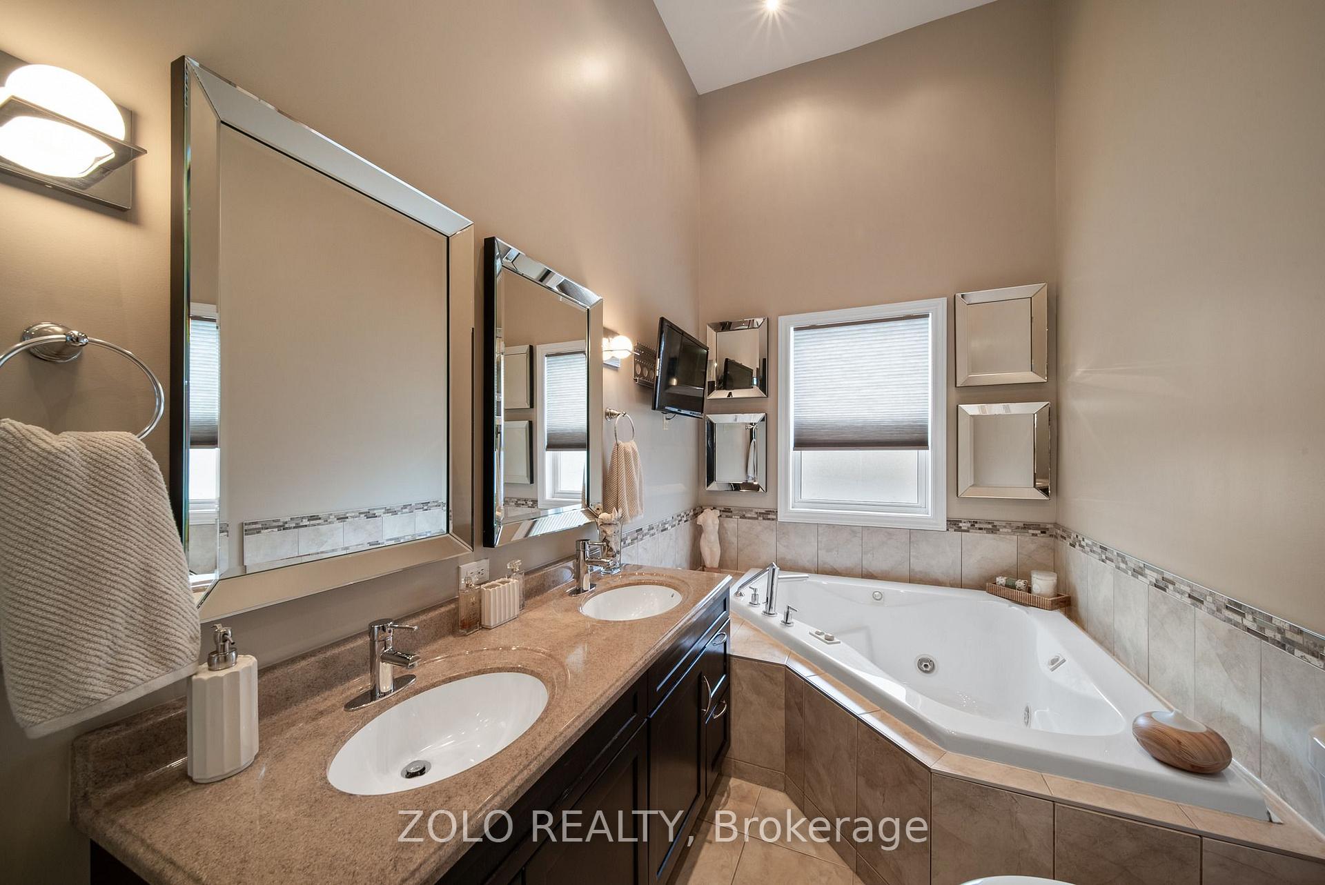 Photo 51 of 6911B Hickling Crescent, Mississauga, Meadowvale — HOMEH
