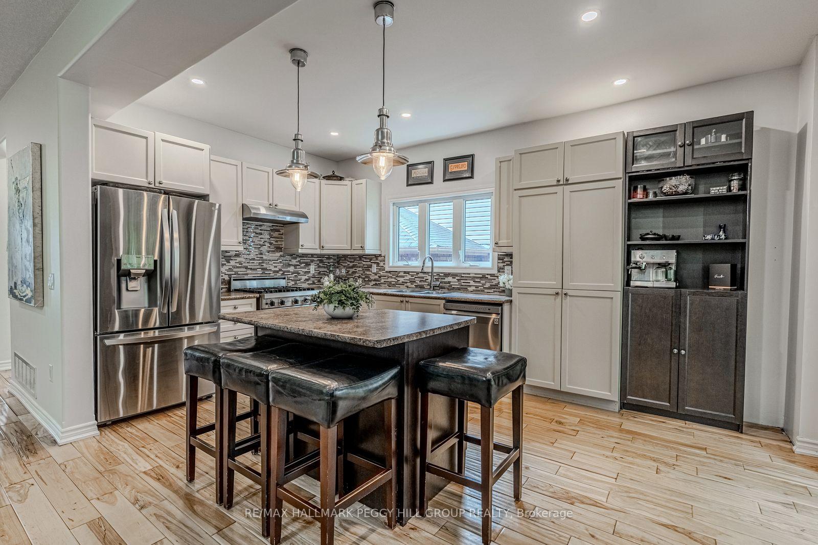 Photo 6 of 11 Oakmont Avenue, Oro-Medonte, Horseshoe Valley — HOMEH