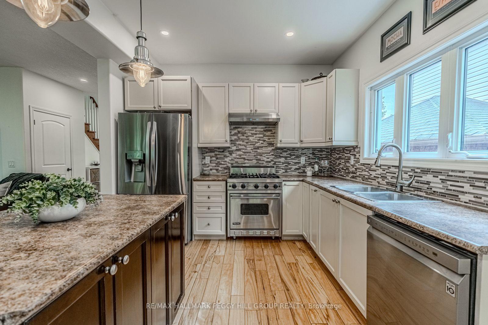 Photo 7 of 11 Oakmont Avenue, Oro-Medonte, Horseshoe Valley — HOMEH