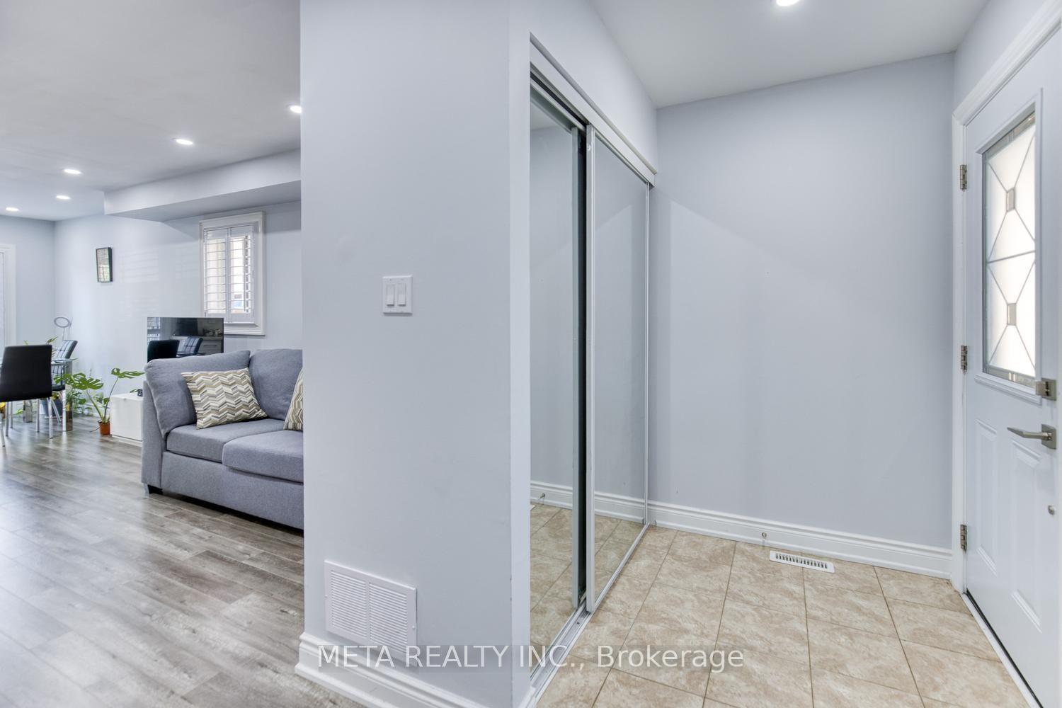 Photo 2 of 131 Saddletree Trail, Brampton, Brampton West — HOMEH