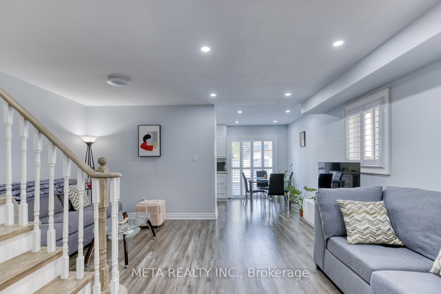 Photo 3 of 131 Saddletree Trail, Brampton, Brampton West — HOMEH