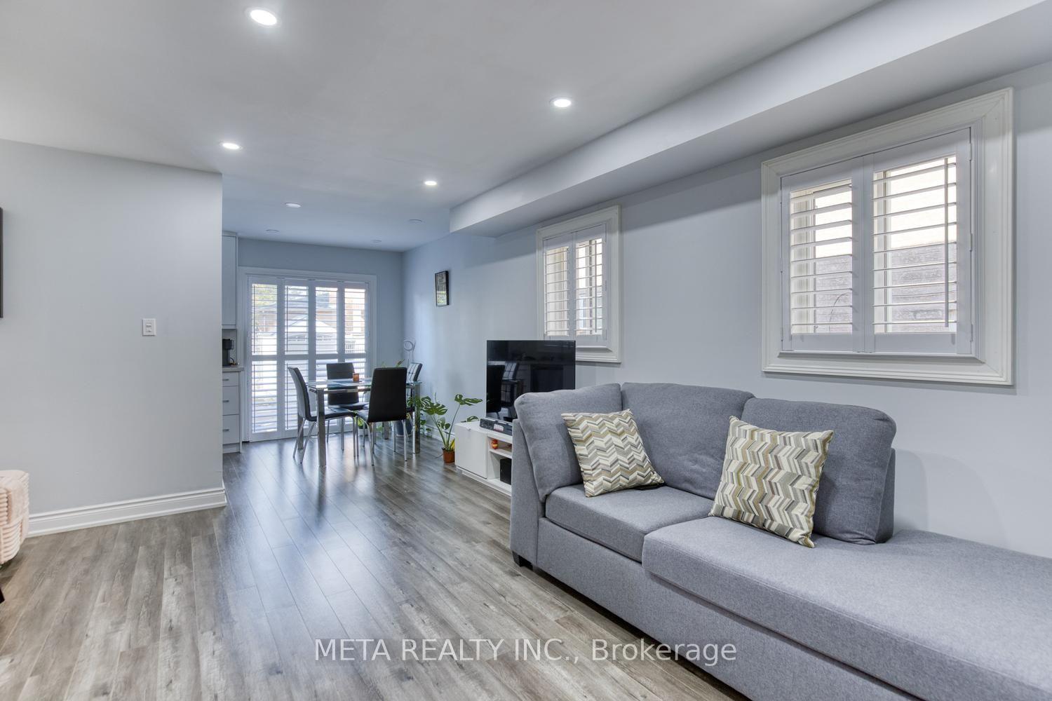 Photo 4 of 131 Saddletree Trail, Brampton, Brampton West — HOMEH