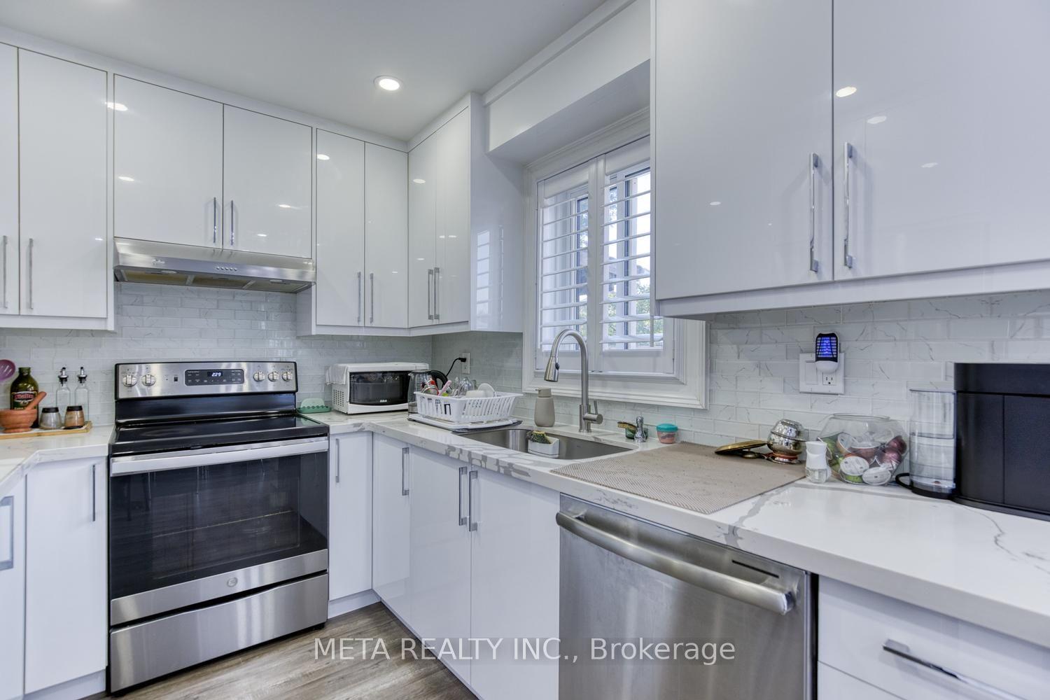 Photo 9 of 131 Saddletree Trail, Brampton, Brampton West — HOMEH