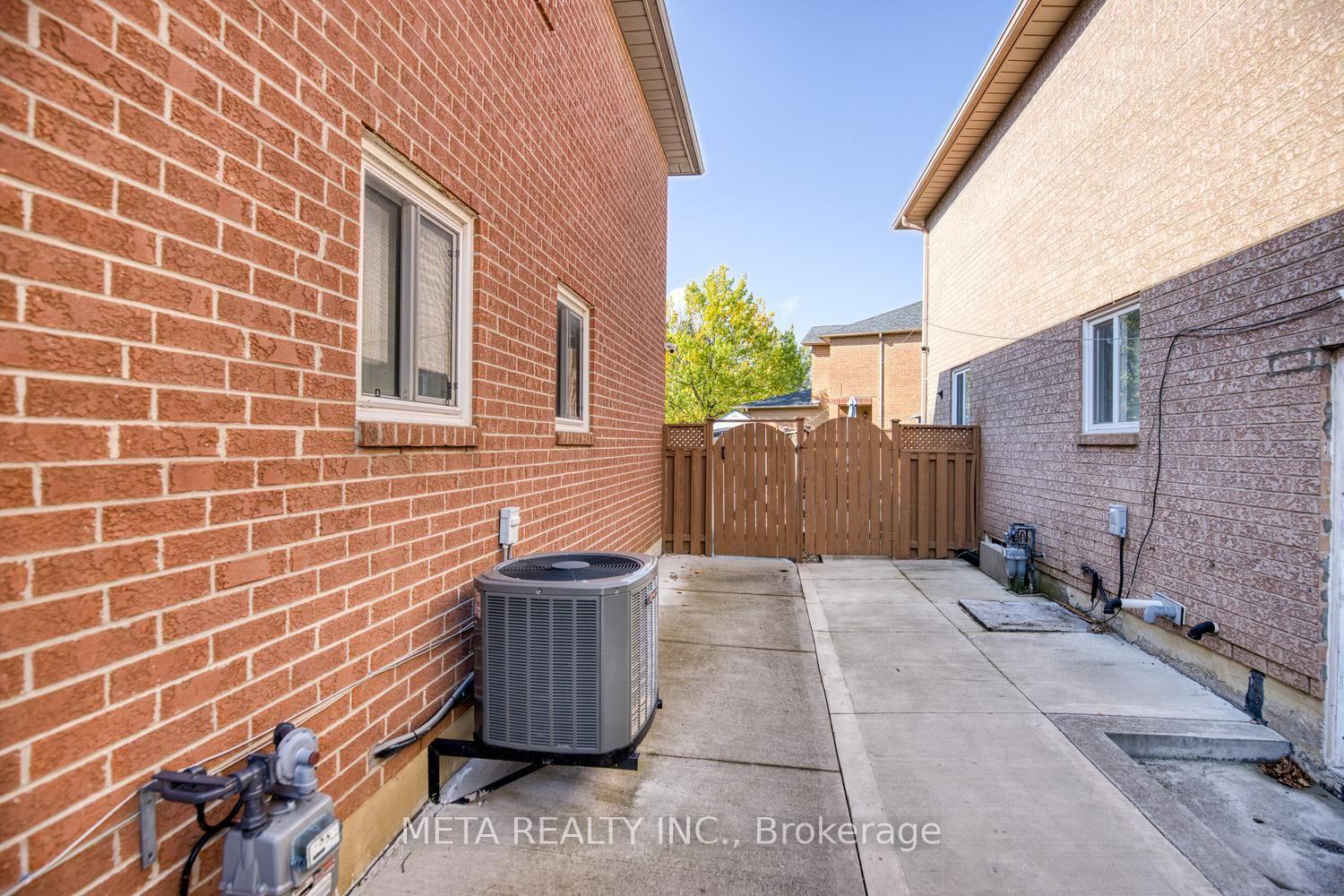 Photo 29 of 131 Saddletree Trail, Brampton, Brampton West — HOMEH
