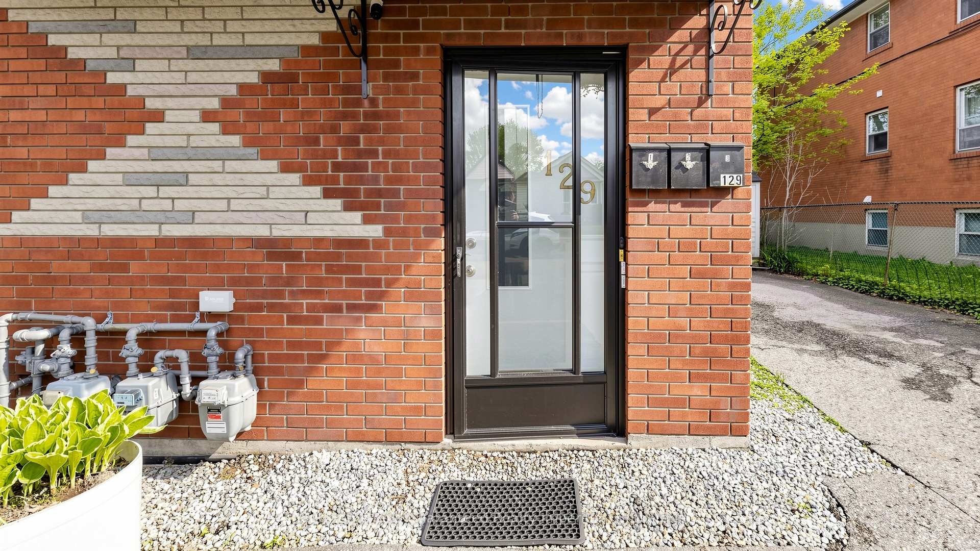 Photo 2 of 129 Melrose Street, Etobicoke, Mimico — HOMEH