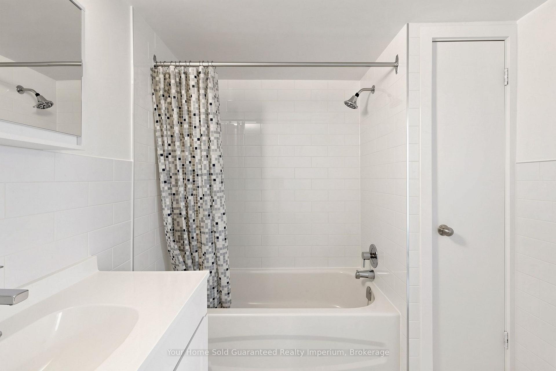 Photo 19 of 129 Melrose Street, Etobicoke, Mimico — HOMEH