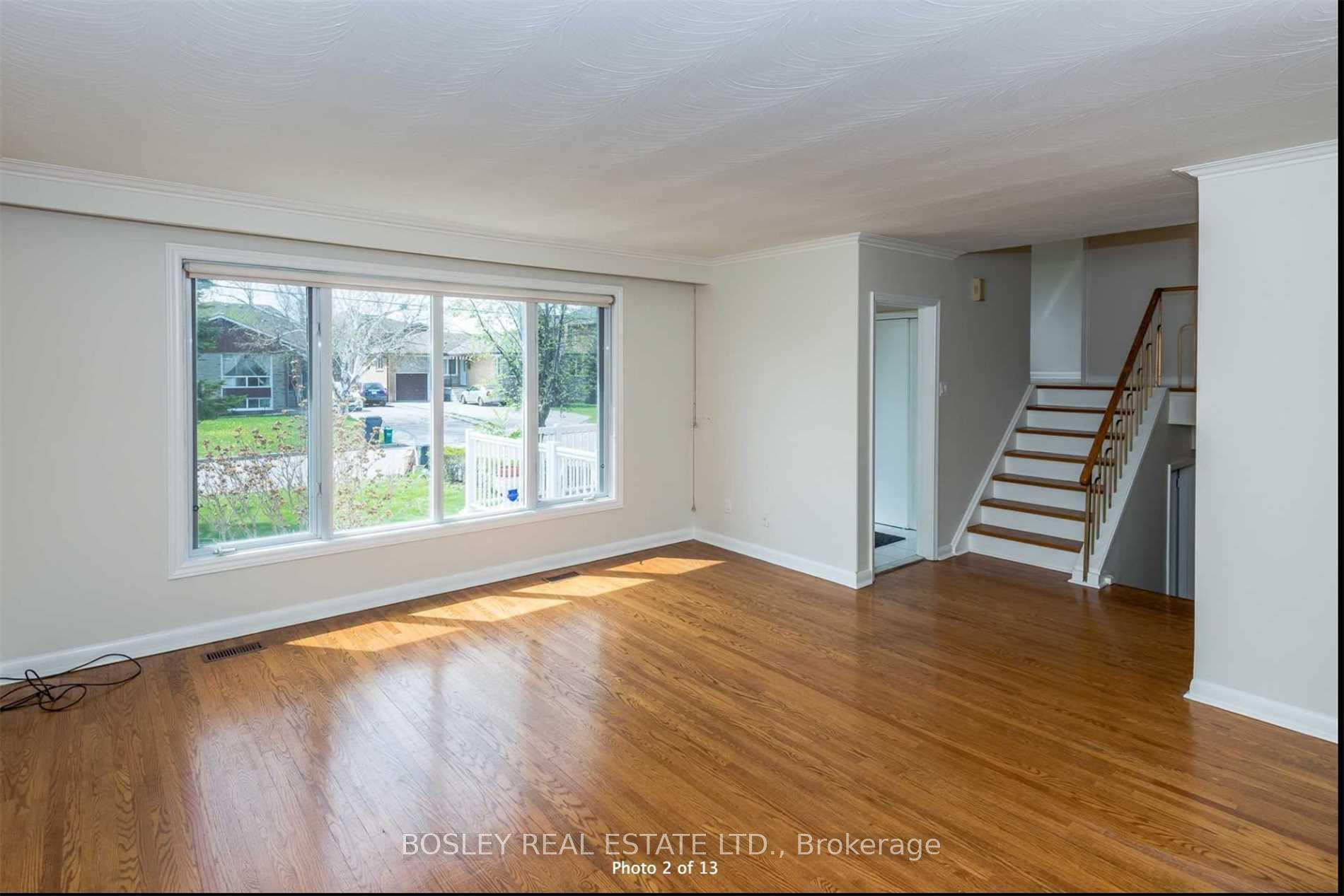 Photo 2 of 286 Searle Avenue, North York, Bathurst Manor — HOMEH