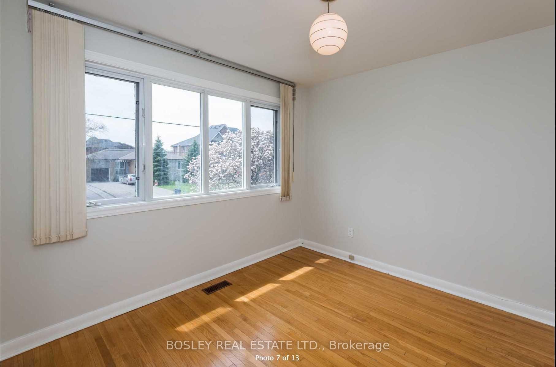 Photo 6 of 286 Searle Avenue, North York, Bathurst Manor — HOMEH