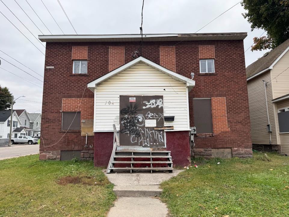 Photo of 104 Albert Street E