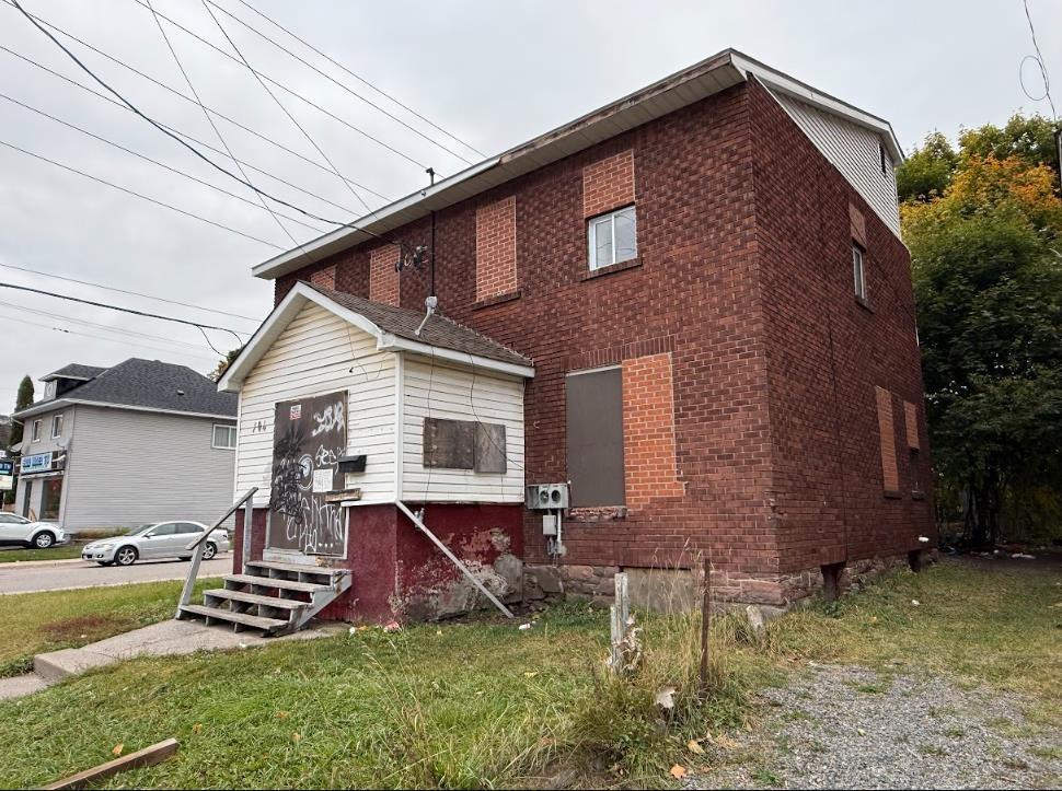Photo 3 of 104 Albert Street E, Sault Ste Marie, Ward 2 — HOMEH