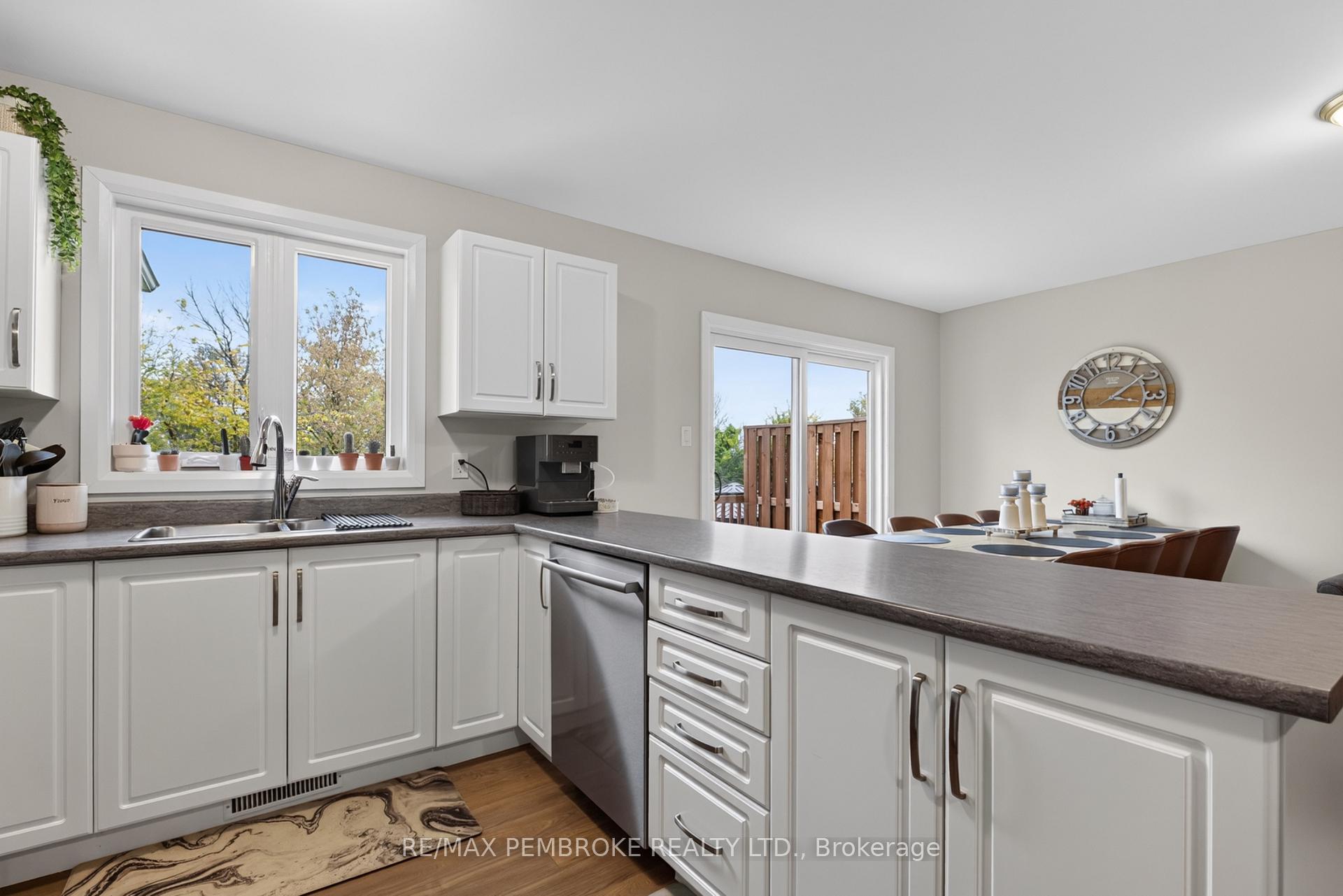 Photo 5 of 617 Nelson Street, Pembroke, Pembroke — HOMEH
