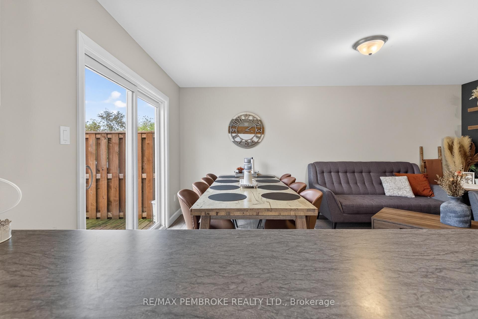 Photo 6 of 617 Nelson Street, Pembroke, Pembroke — HOMEH