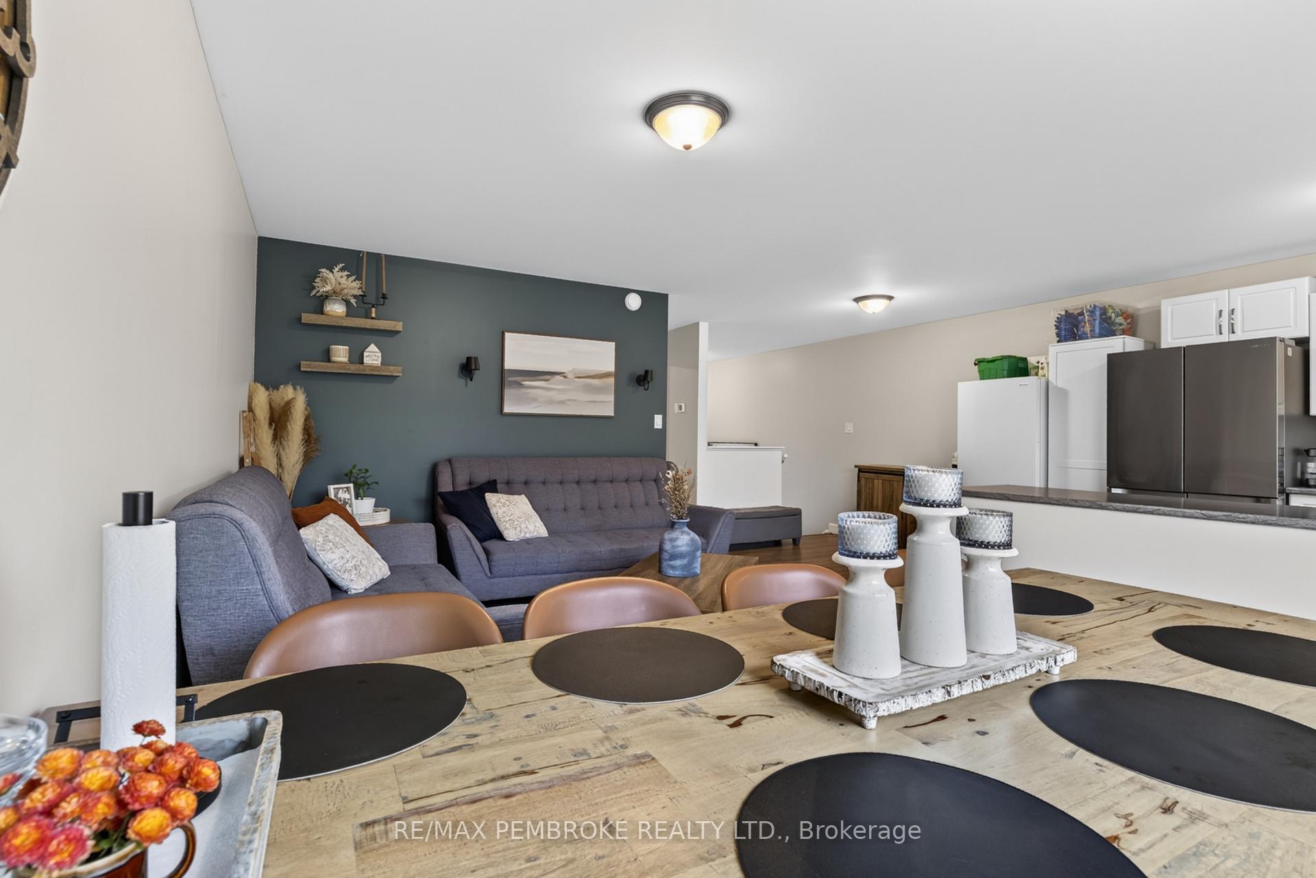 Photo 10 of 617 Nelson Street, Pembroke, Pembroke — HOMEH