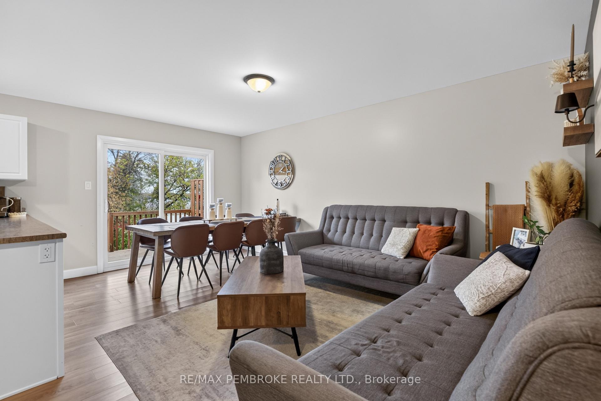 Photo 11 of 617 Nelson Street, Pembroke, Pembroke — HOMEH