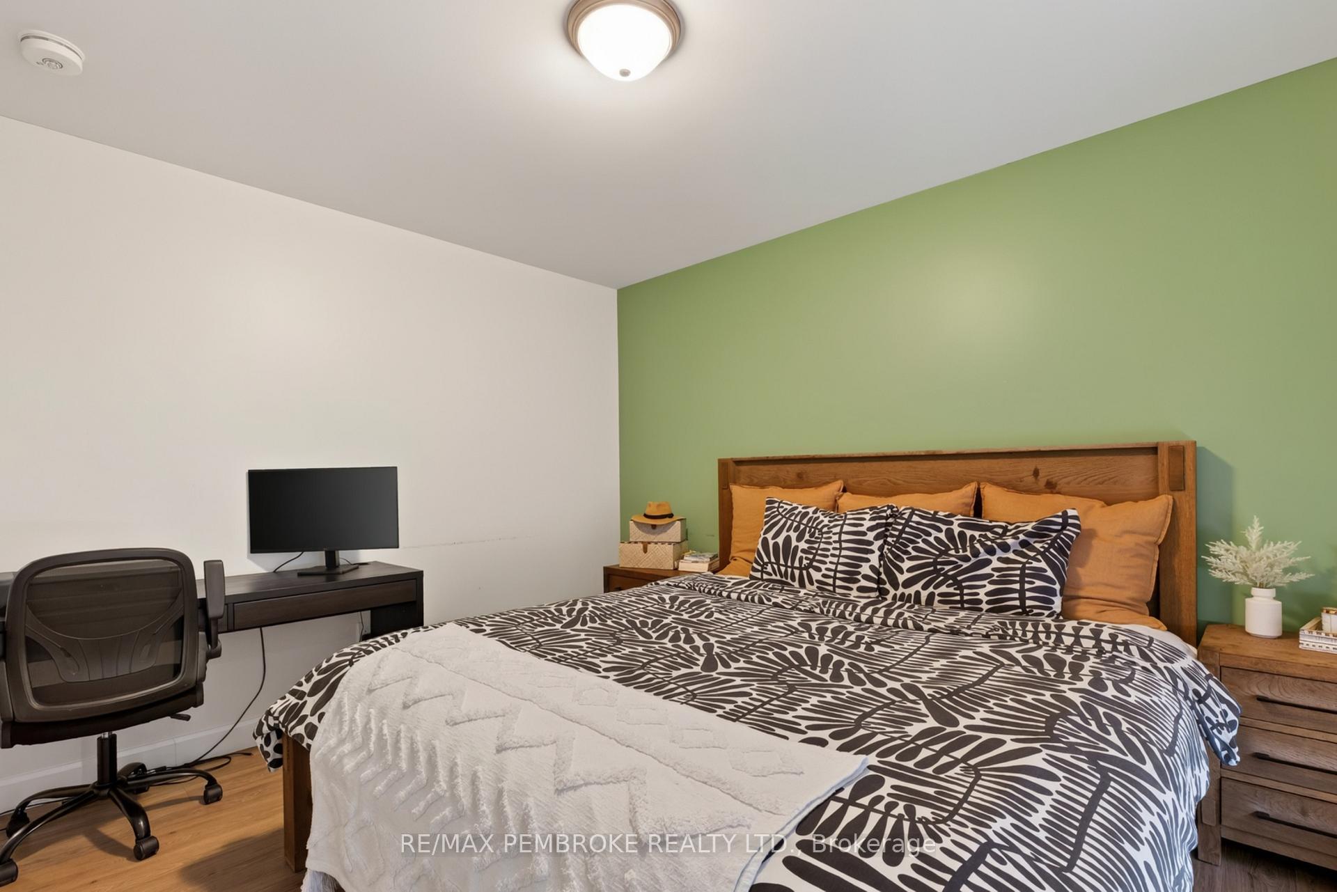 Photo 14 of 617 Nelson Street, Pembroke, Pembroke — HOMEH