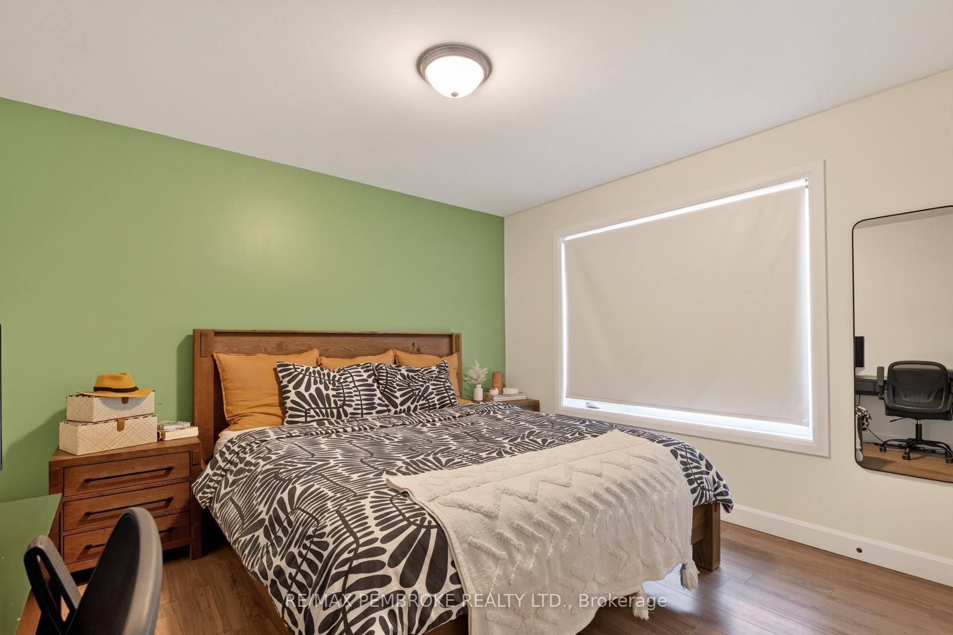 Photo 15 of 617 Nelson Street, Pembroke, Pembroke — HOMEH