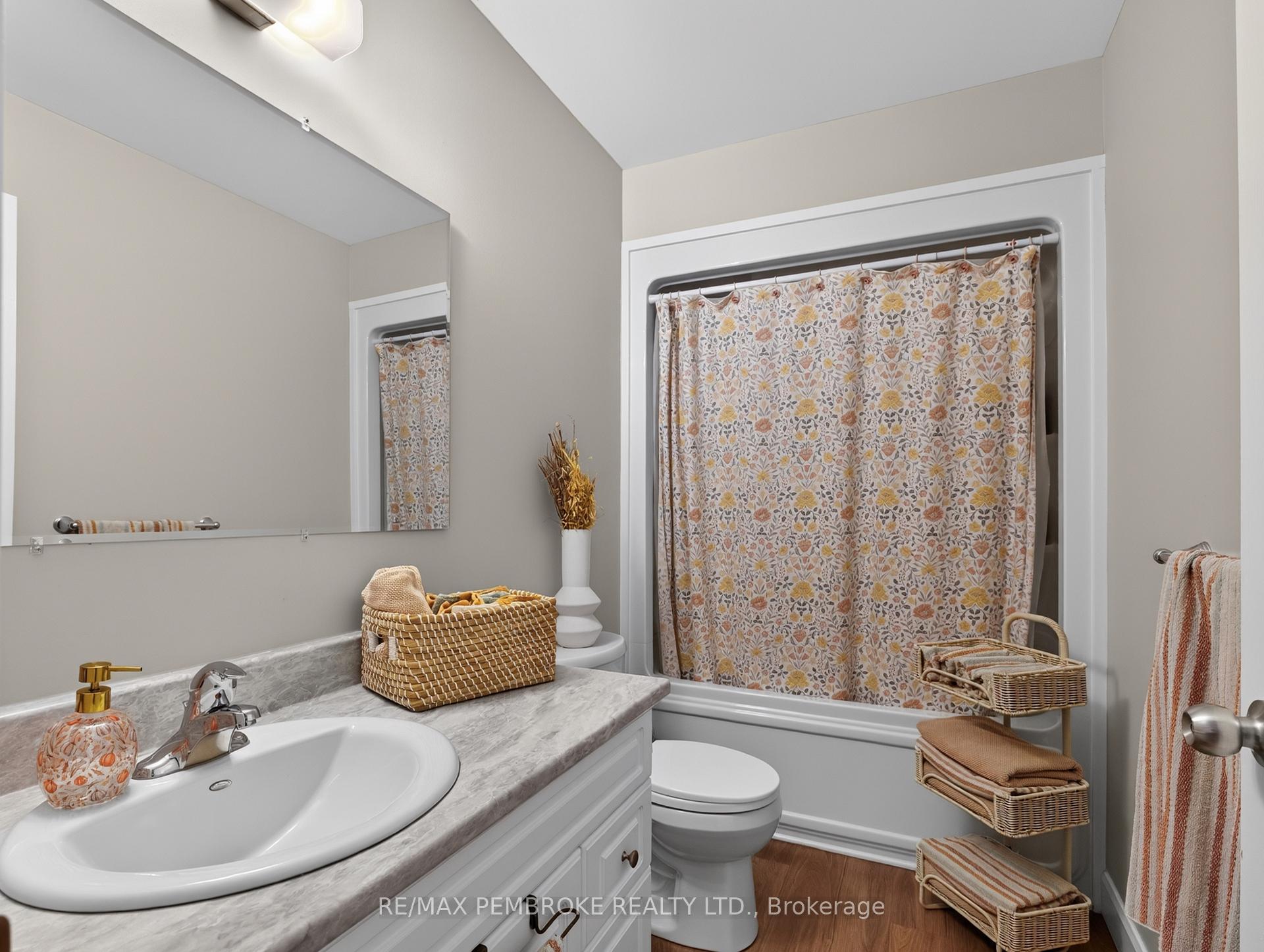 Photo 16 of 617 Nelson Street, Pembroke, Pembroke — HOMEH