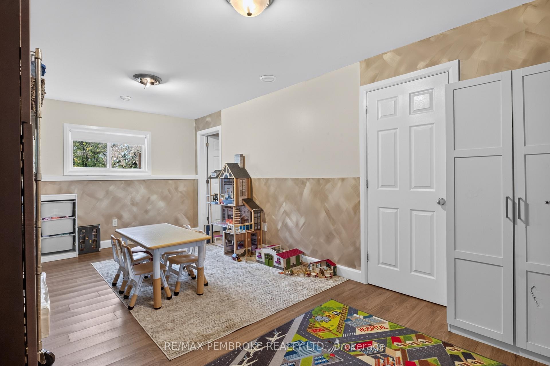 Photo 17 of 617 Nelson Street, Pembroke, Pembroke — HOMEH