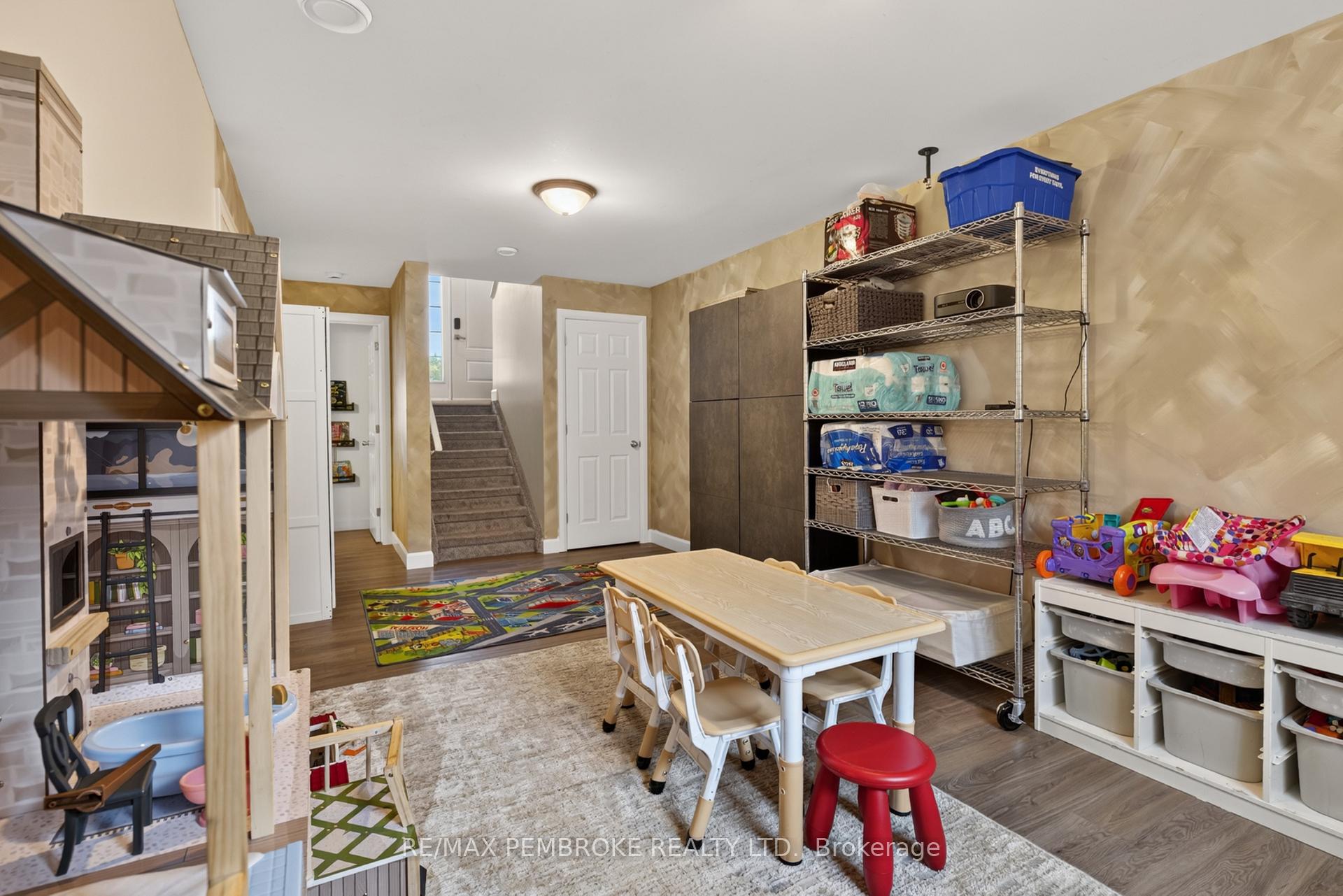 Photo 19 of 617 Nelson Street, Pembroke, Pembroke — HOMEH