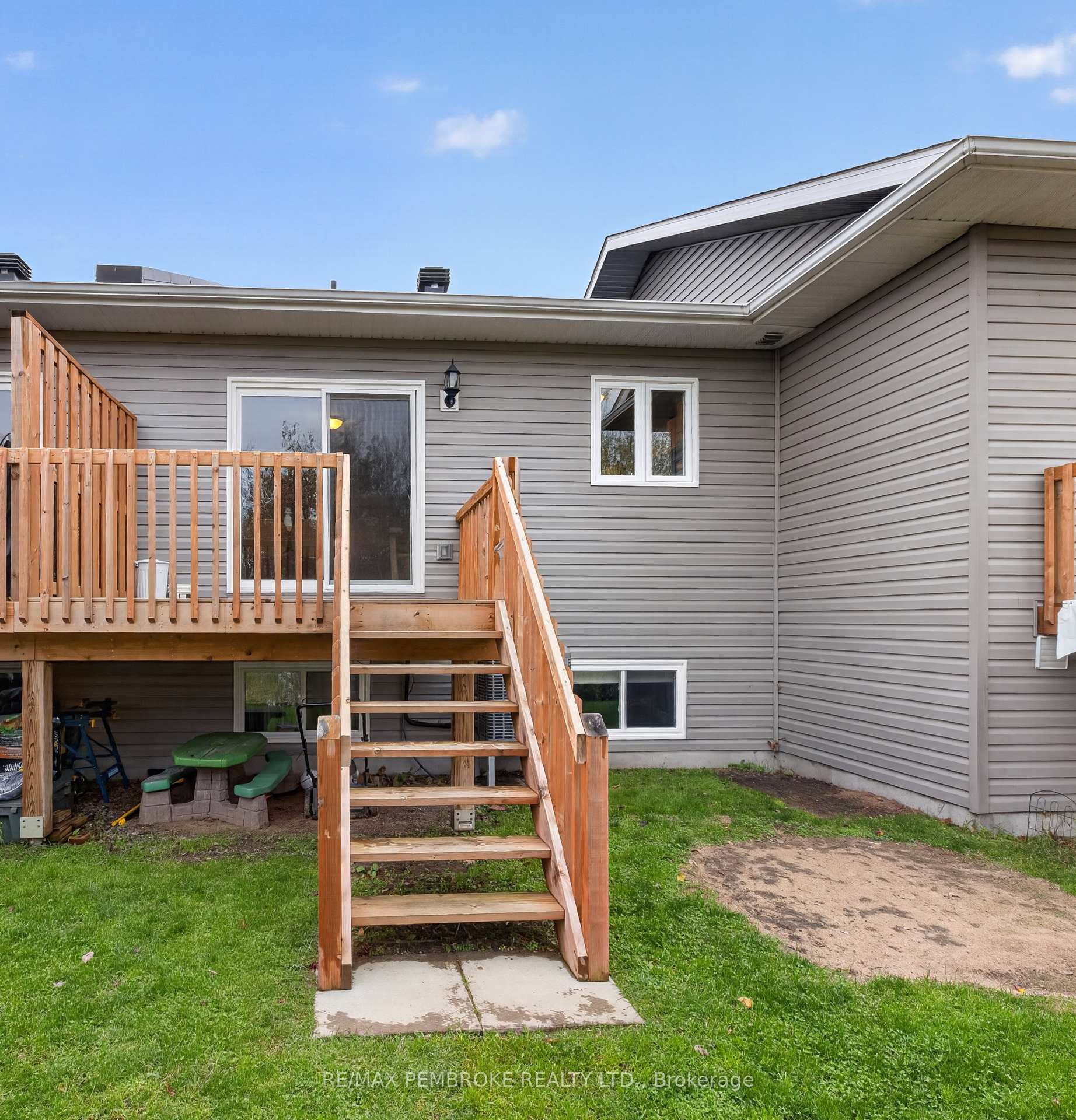 Photo 25 of 617 Nelson Street, Pembroke, Pembroke — HOMEH