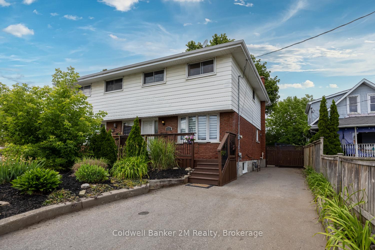 Photo of 152 Taunton Road W
