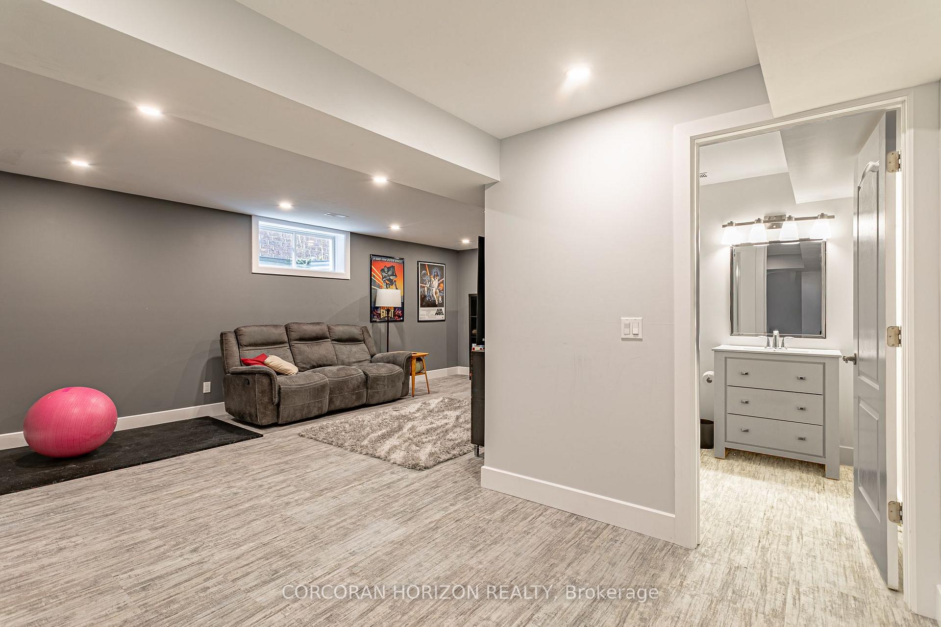 Photo 33 of 312 Schooner Crescent, Waterloo — HOMEH