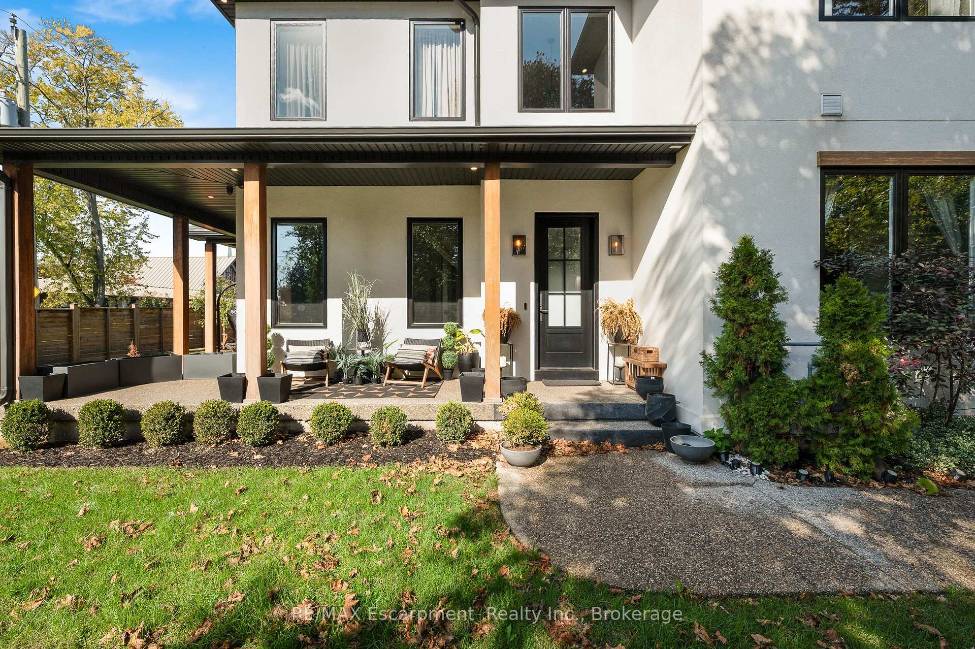 Photo 4 of 45 Aldershot Place, Burlington, LaSalle — HOMEH