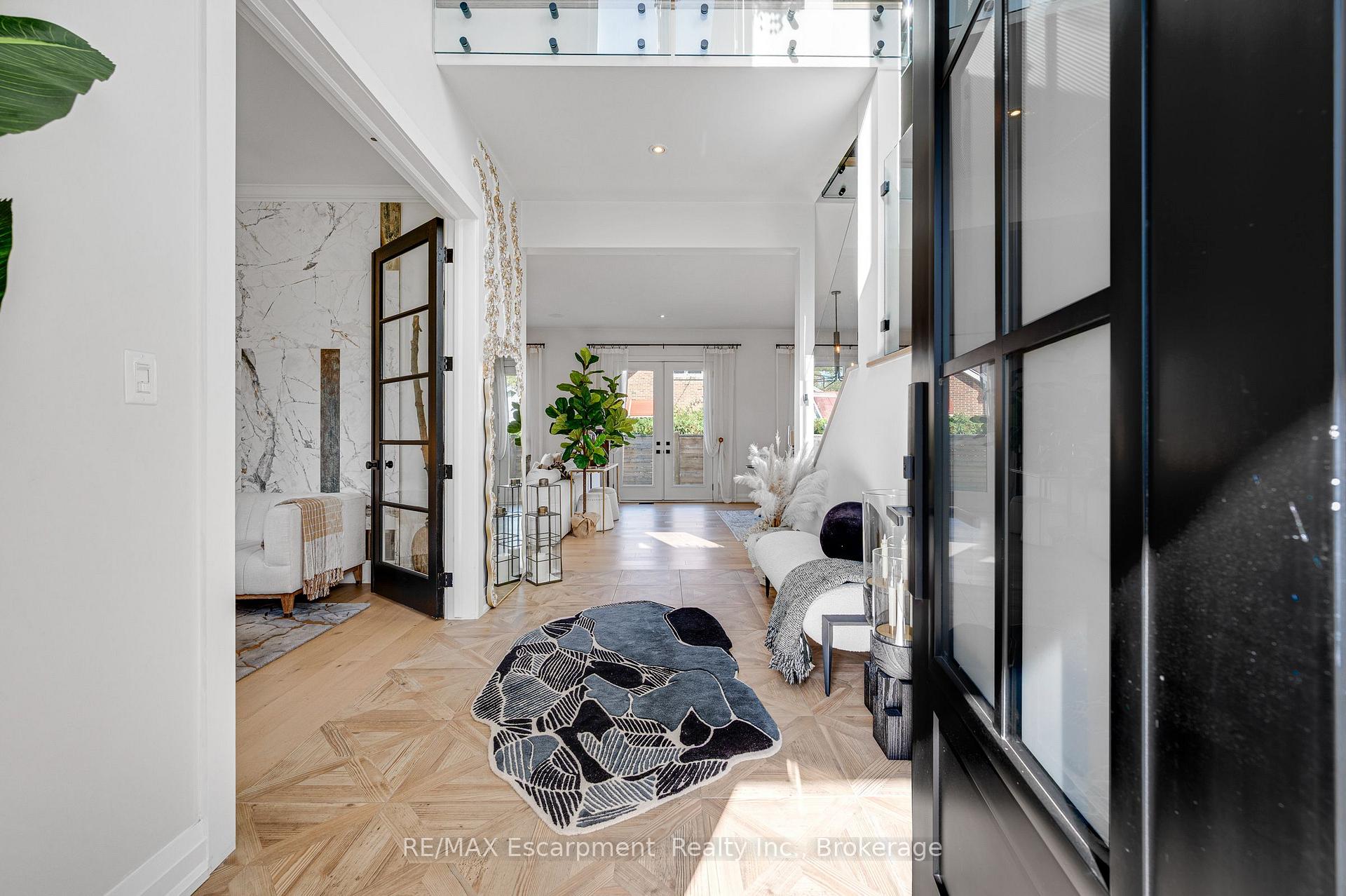 Photo 5 of 45 Aldershot Place, Burlington, LaSalle — HOMEH