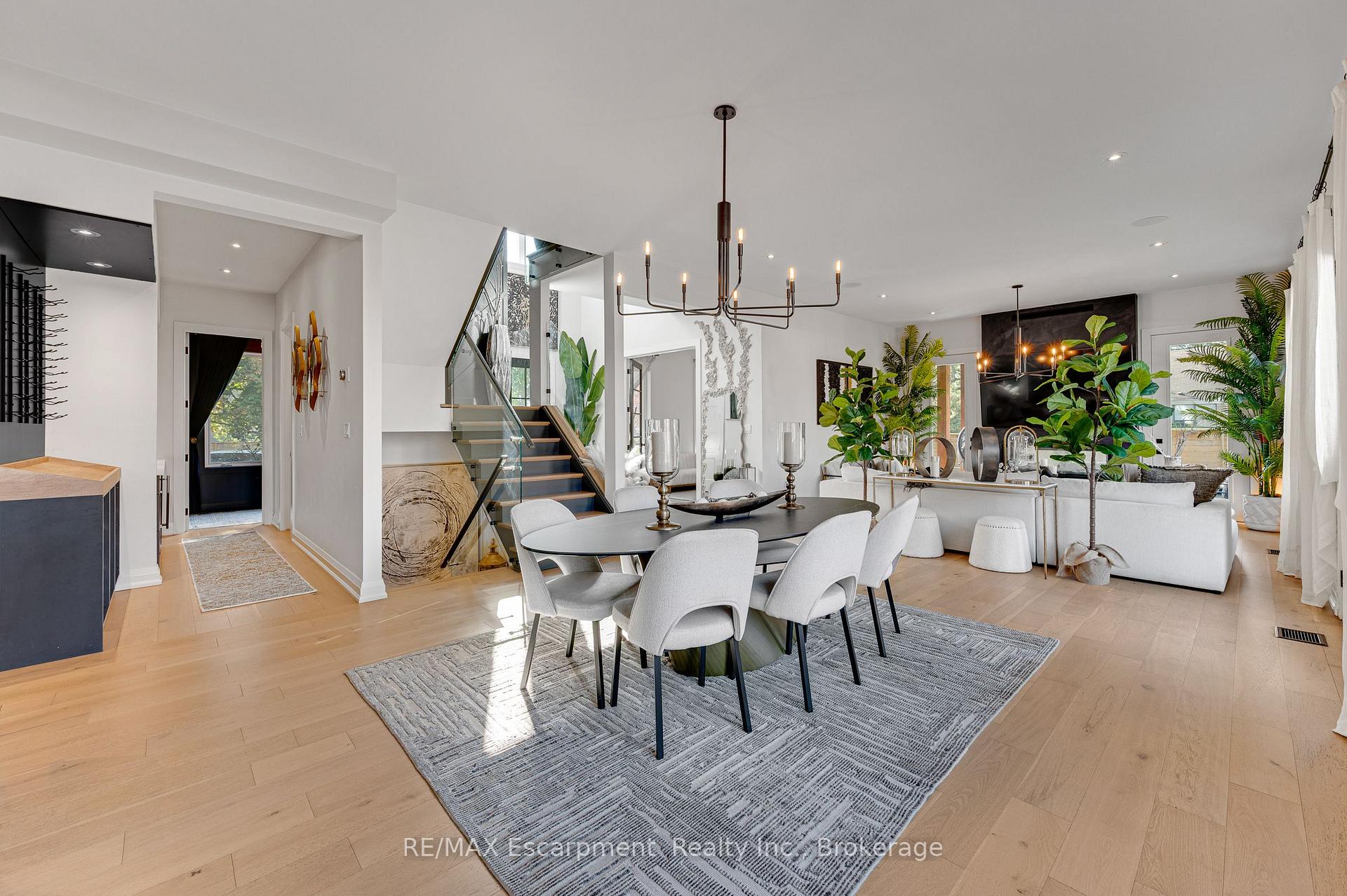Photo 10 of 45 Aldershot Place, Burlington, LaSalle — HOMEH