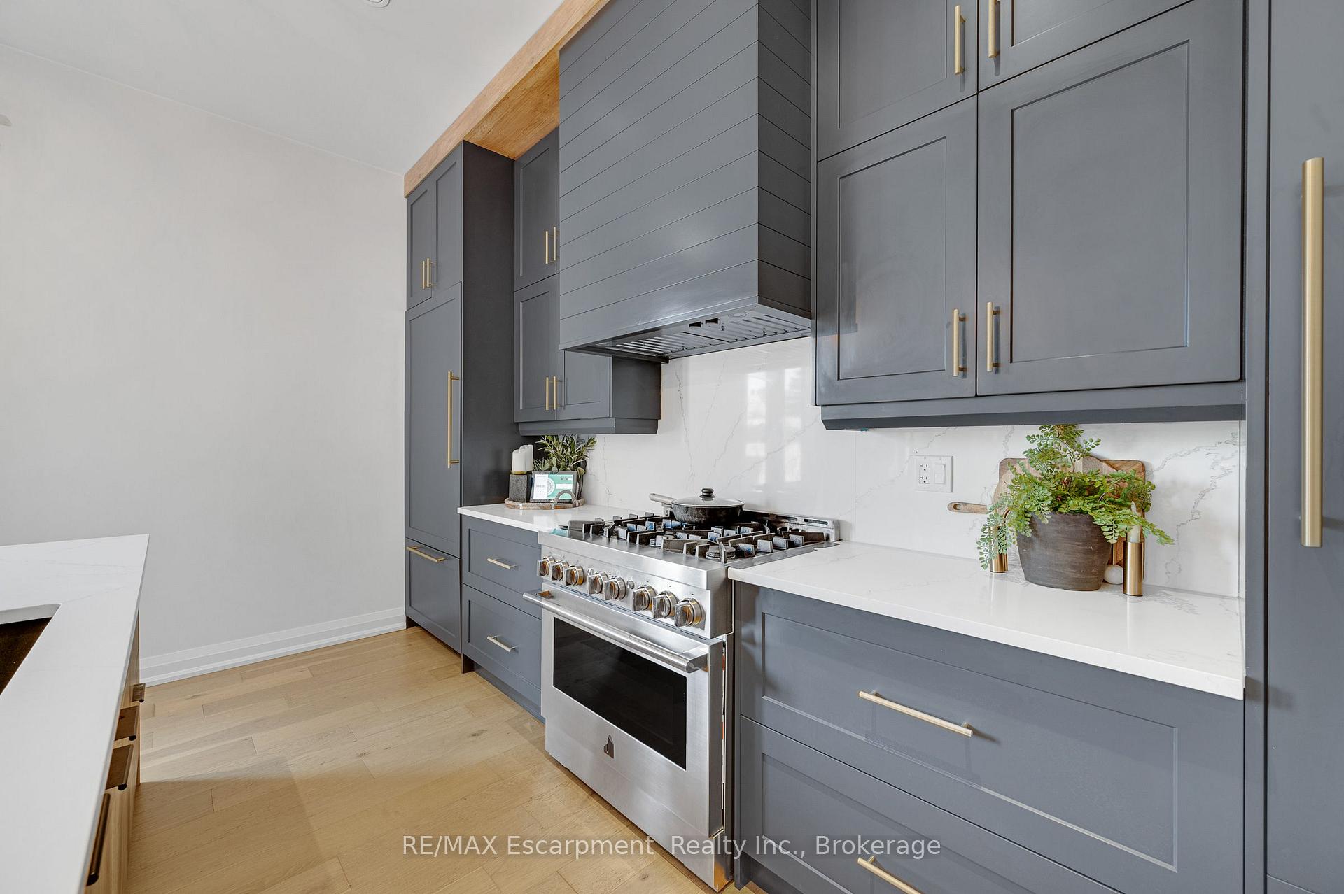 Photo 15 of 45 Aldershot Place, Burlington, LaSalle — HOMEH