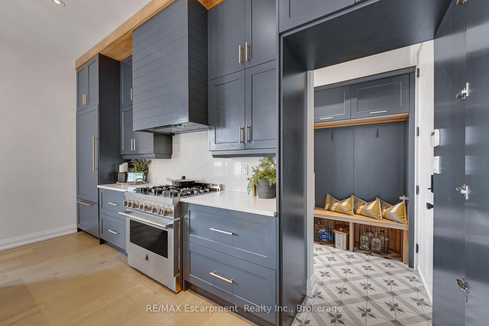Photo 16 of 45 Aldershot Place, Burlington, LaSalle — HOMEH